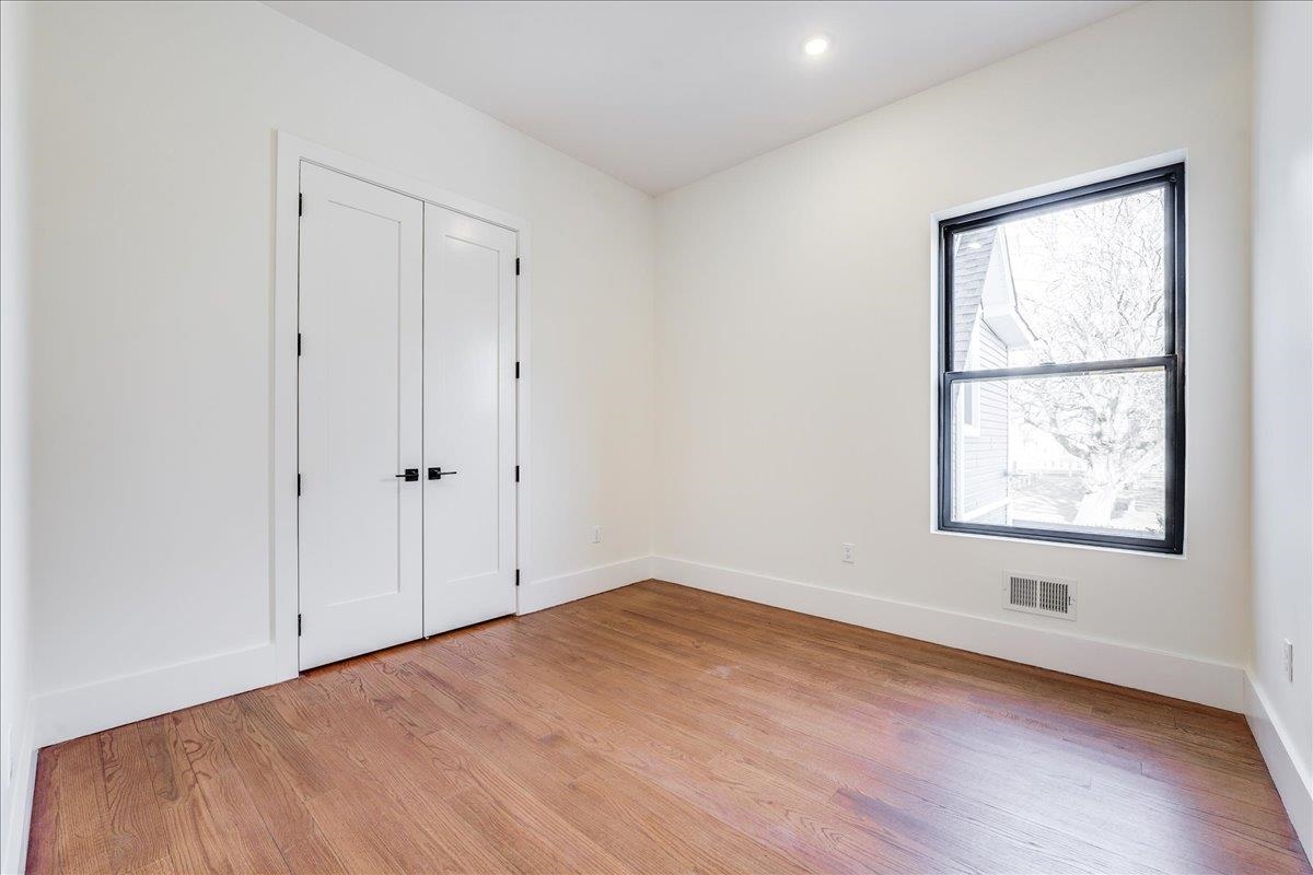228 NUNDA AVE Unit: 1