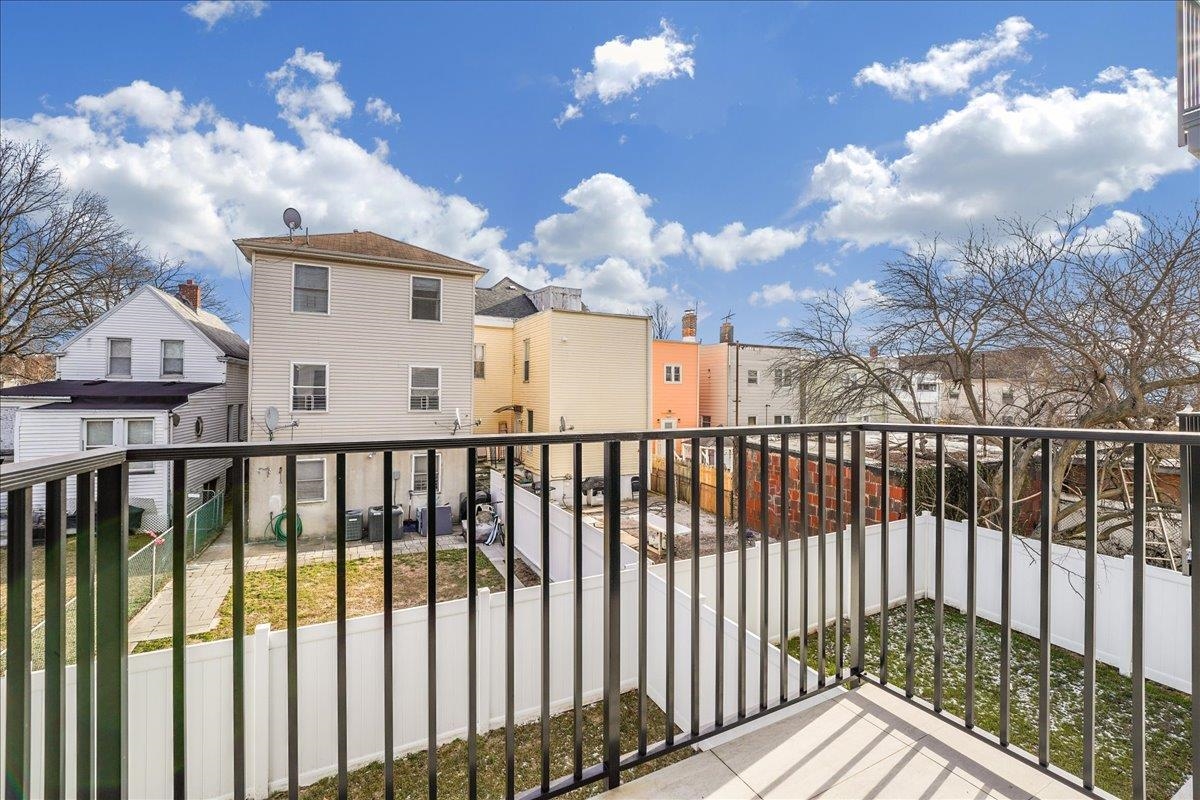 228 NUNDA AVE Unit: 1