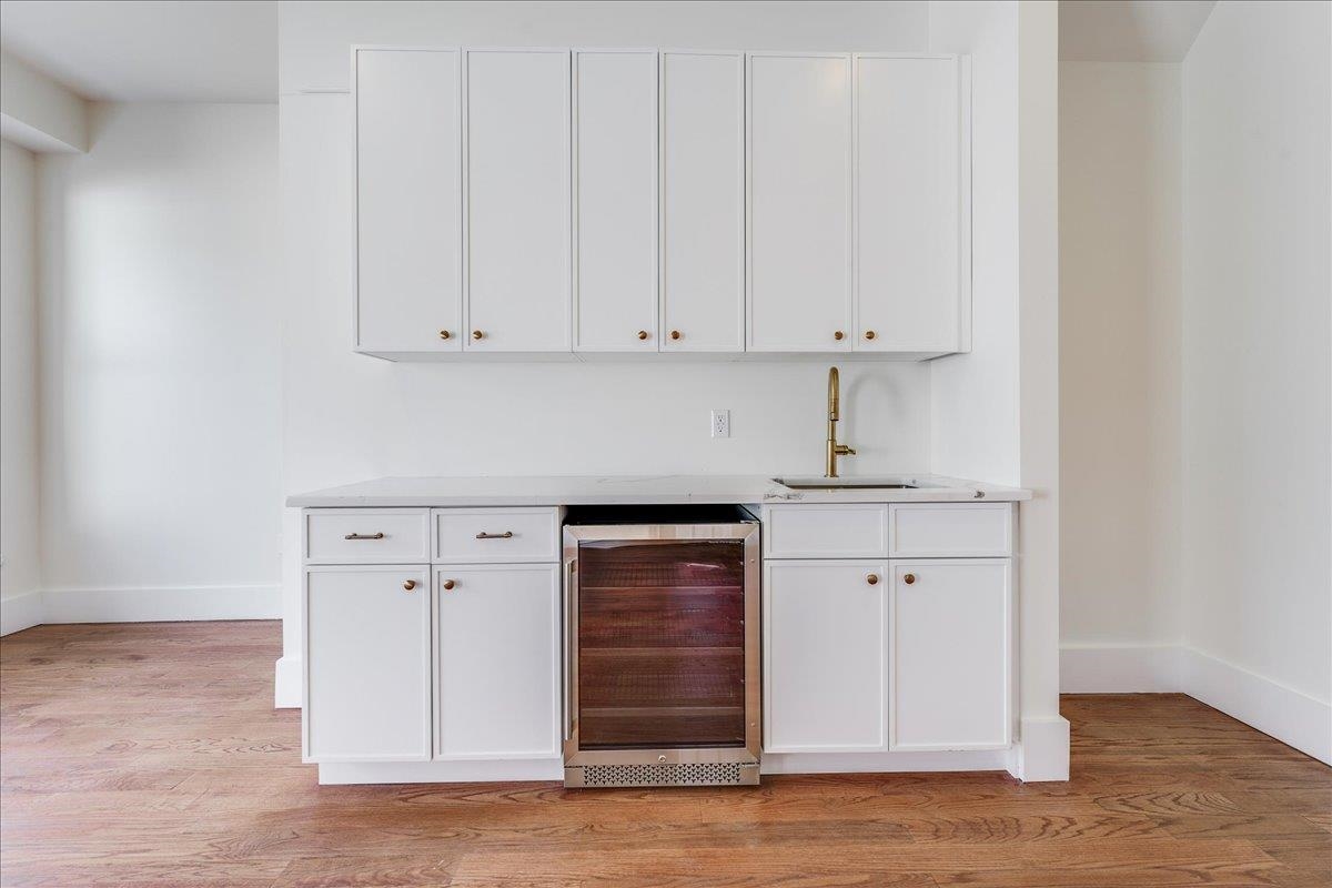 228 NUNDA AVE Unit: 1