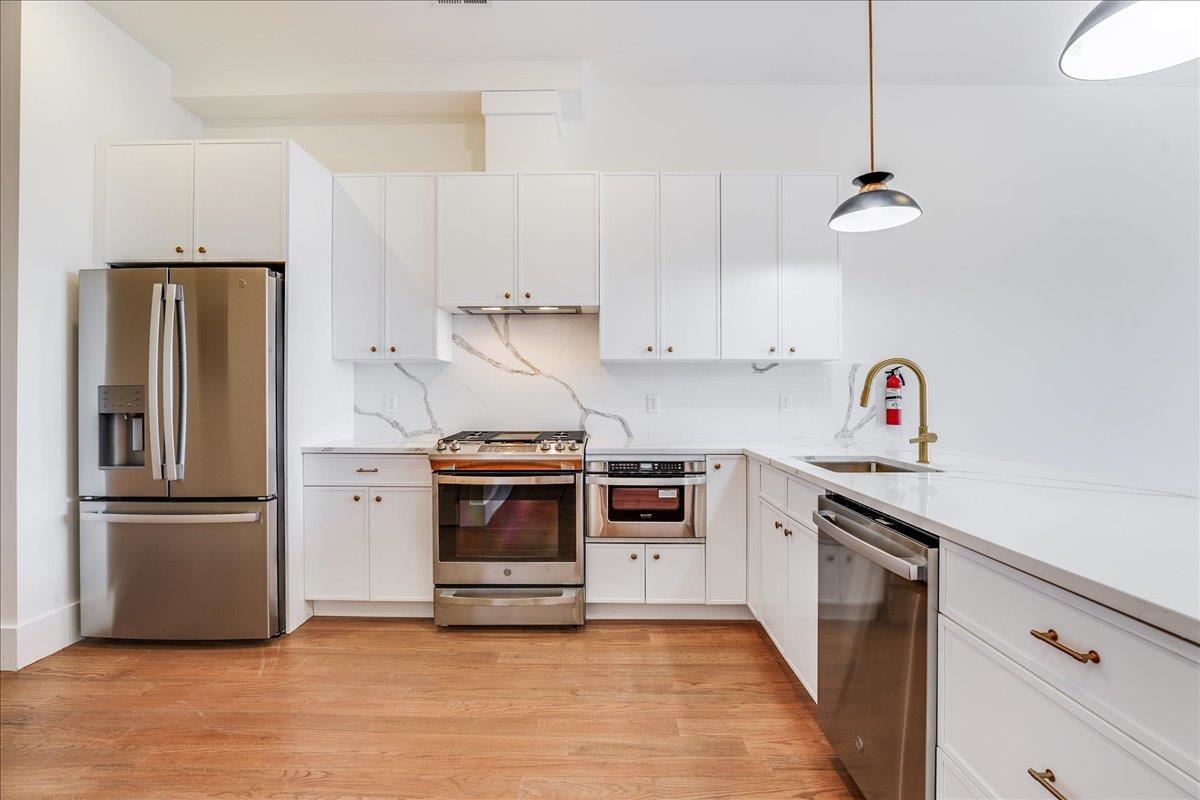 228 NUNDA AVE Unit: 1
