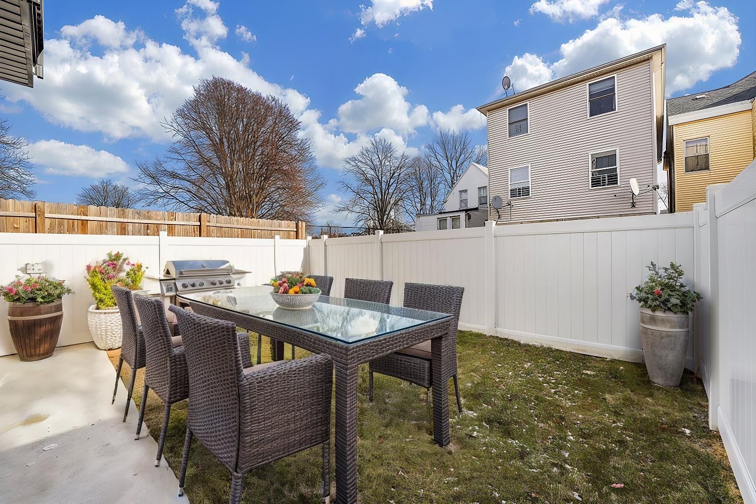 228 NUNDA AVE Unit: 1
