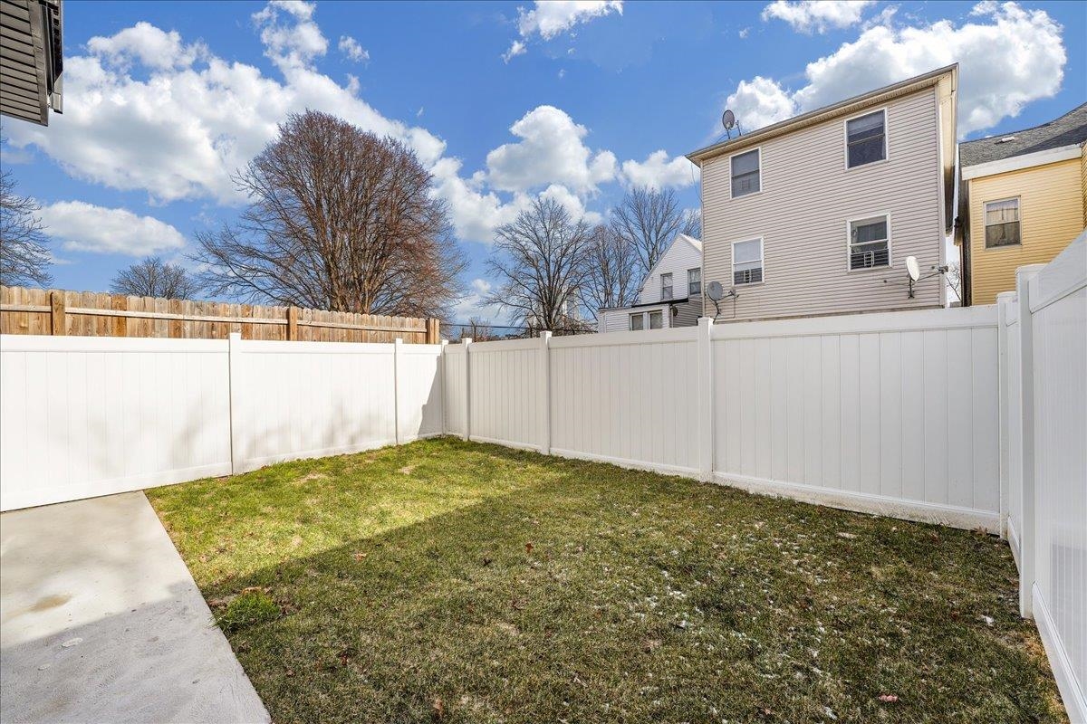 228 NUNDA AVE Unit: 1