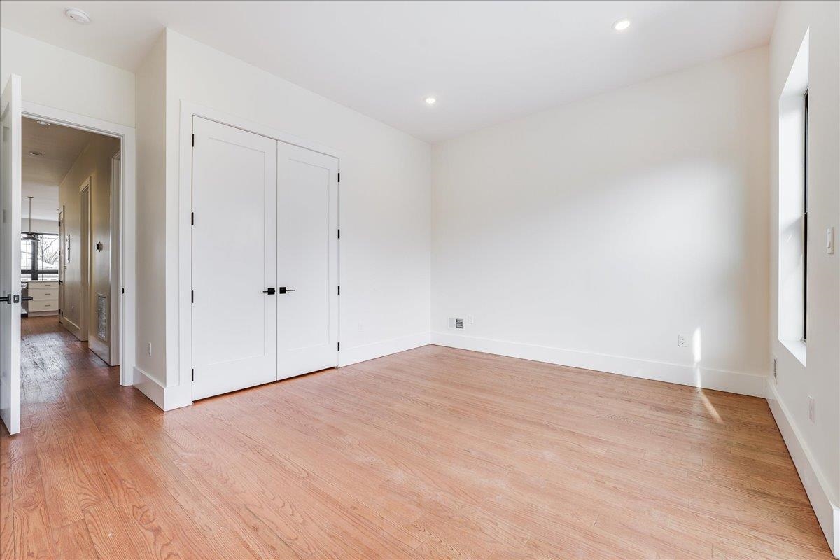 228 NUNDA AVE Unit: 1