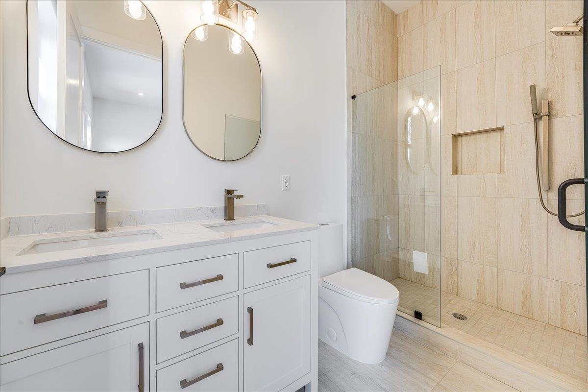 228 NUNDA AVE Unit: 1