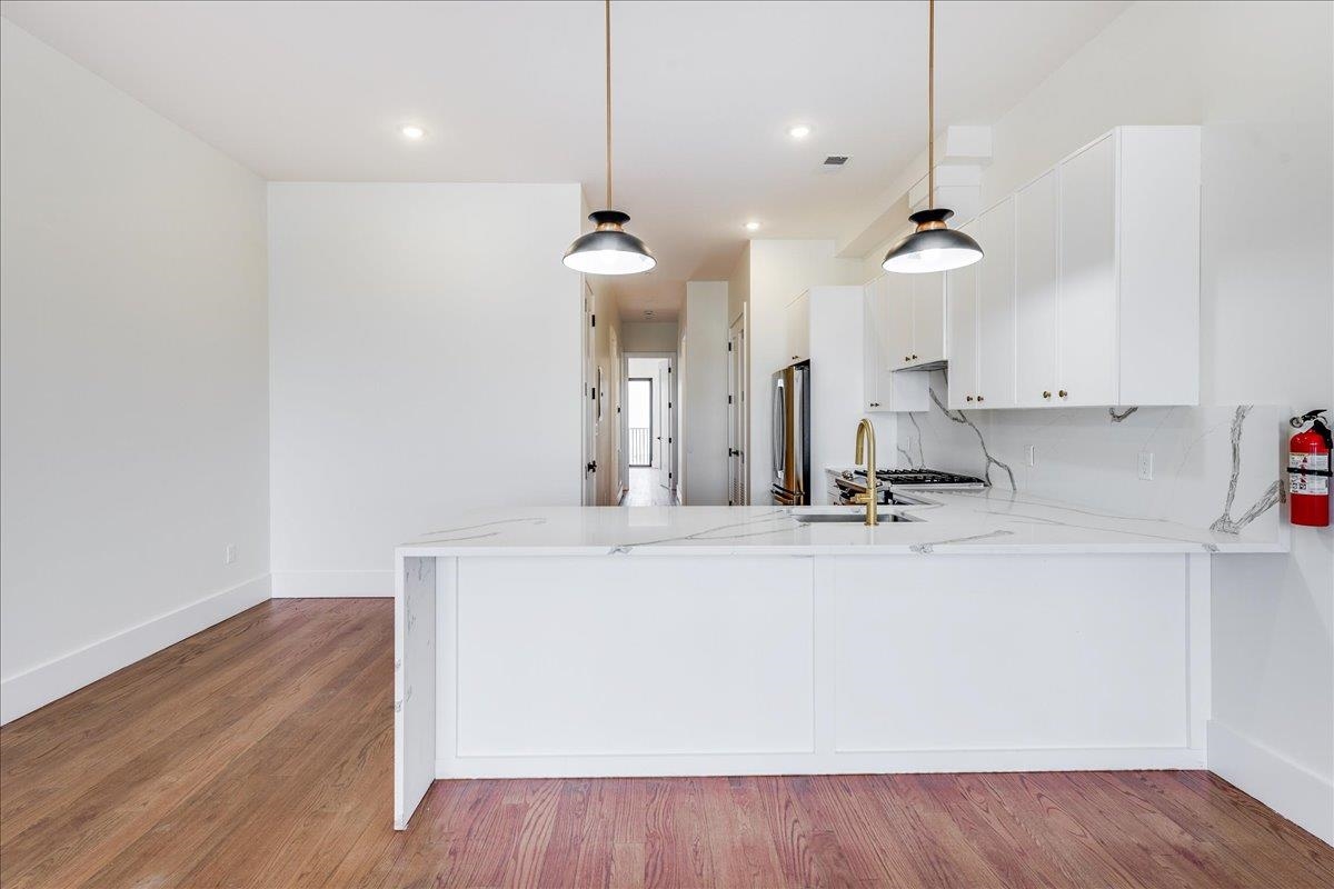 228 NUNDA AVE Unit: 1