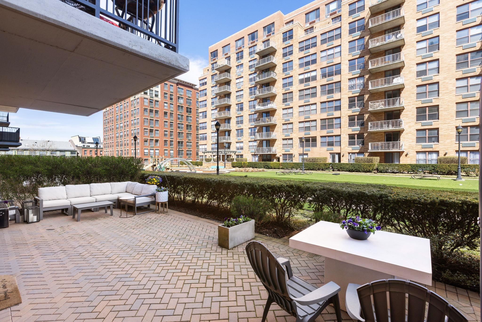 2 CONSTITUTION CT Unit: 416