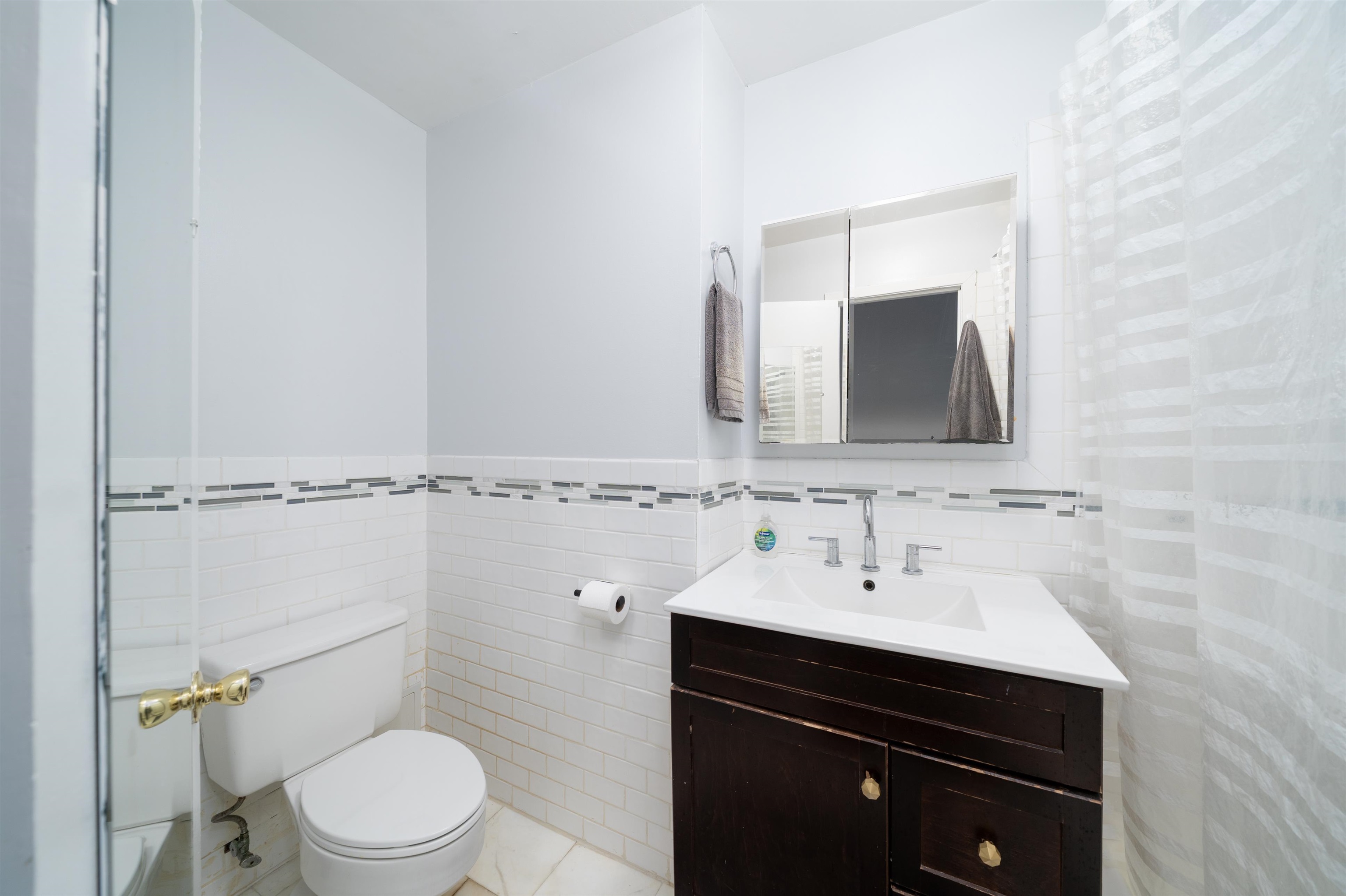 931 PARK AVE Unit: 4R
