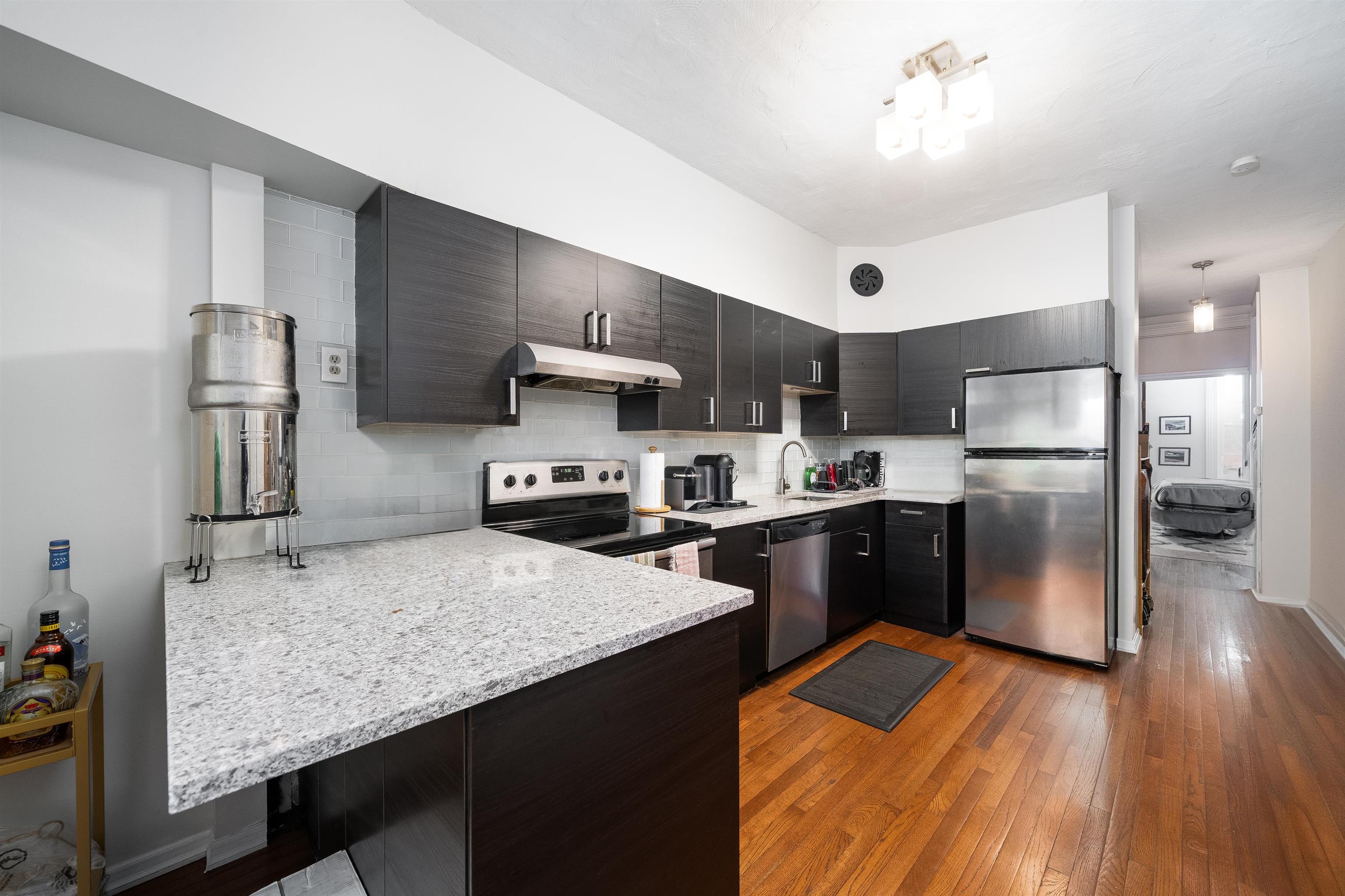 931 PARK AVE Unit: 4R