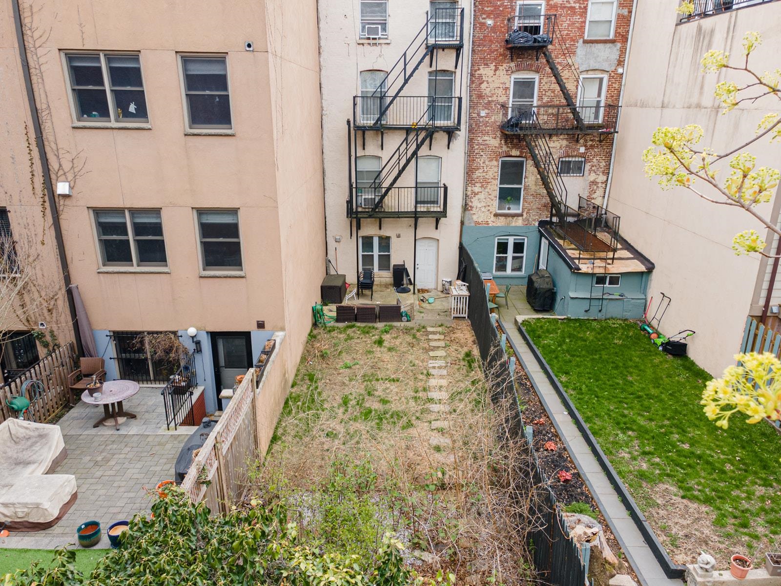 214 6TH ST Unit: 1