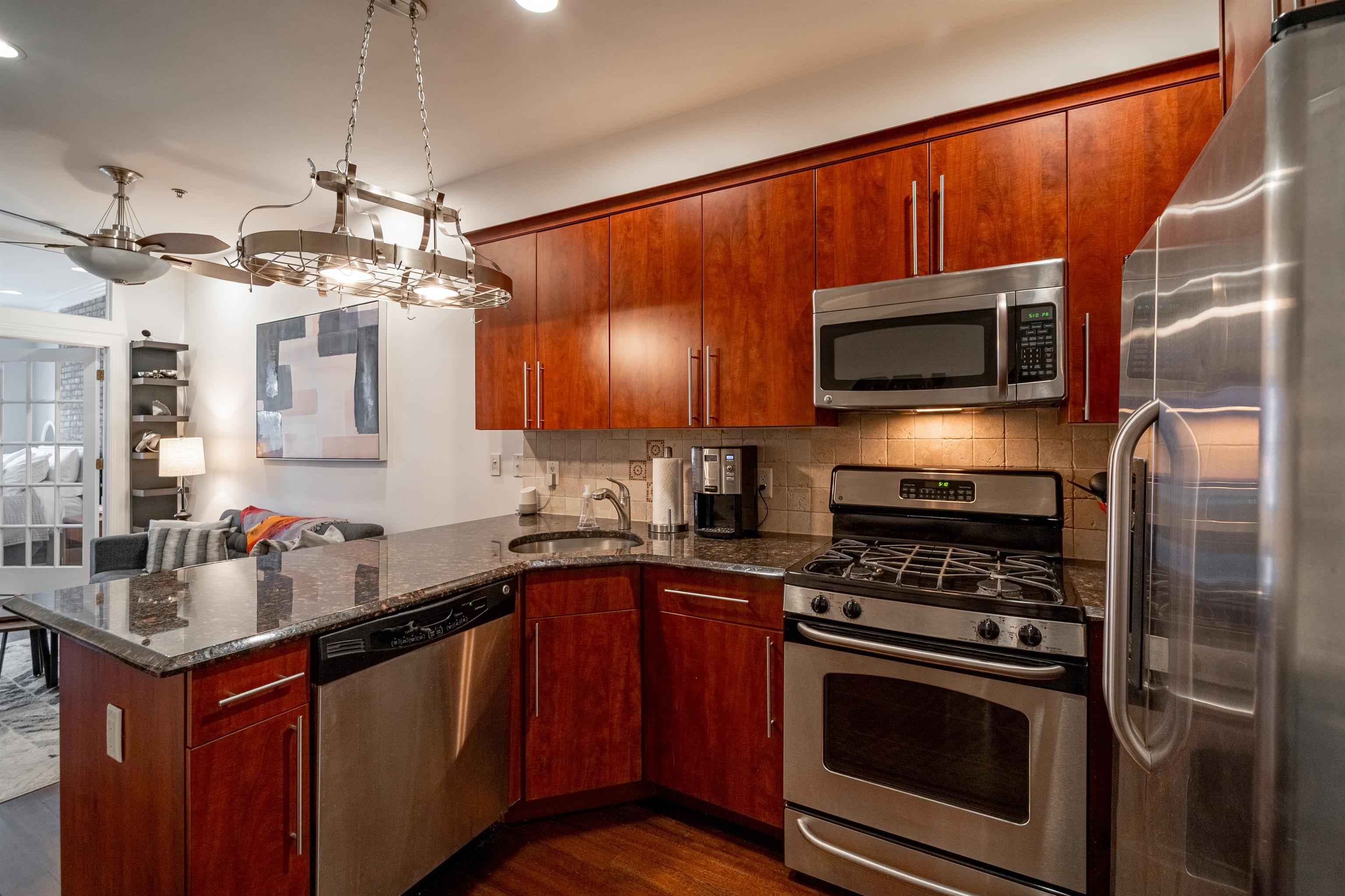 744 PARK AVE Unit: 2L