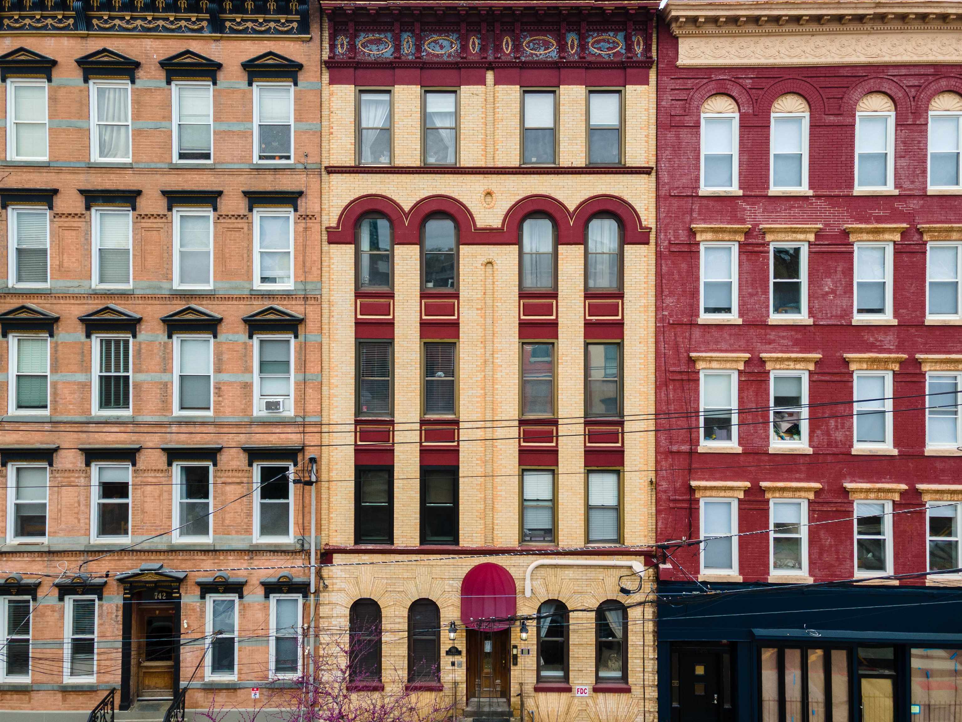 744 PARK AVE Unit: 2L