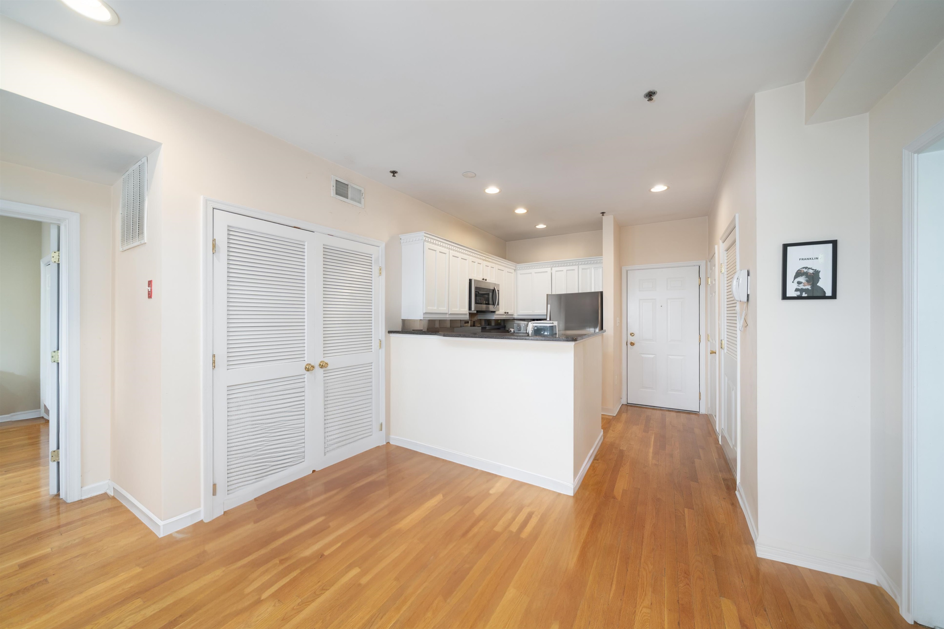 704 CLINTON ST Unit: 5D