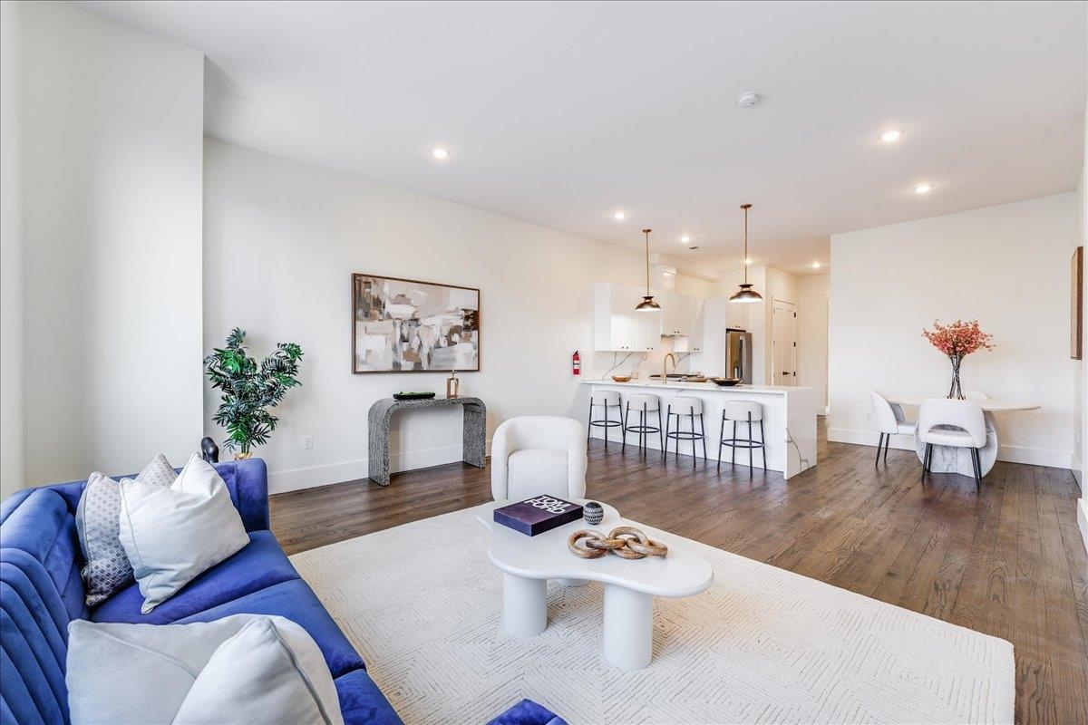 226 NUNDA AVE Unit: 1