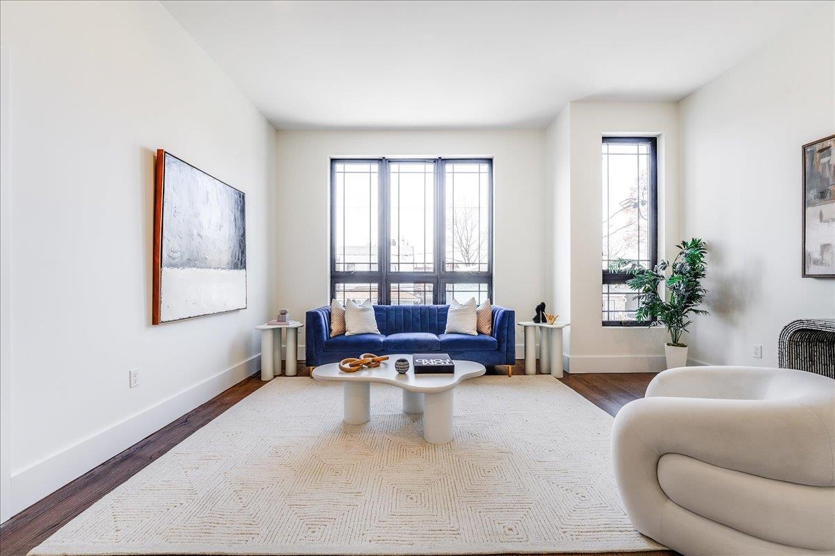 226 NUNDA AVE Unit: 1
