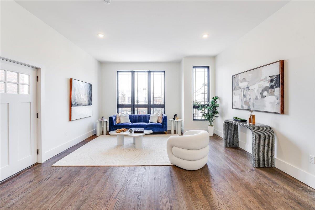 226 NUNDA AVE Unit: 1