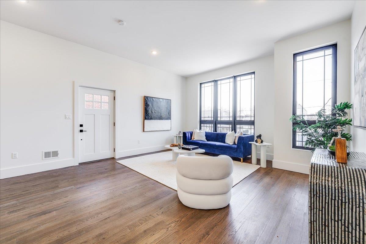 226 NUNDA AVE Unit: 1