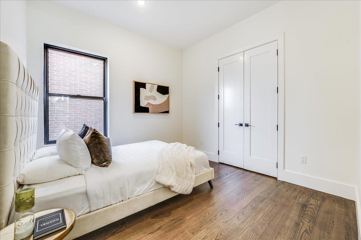 226 NUNDA AVE Unit: 1