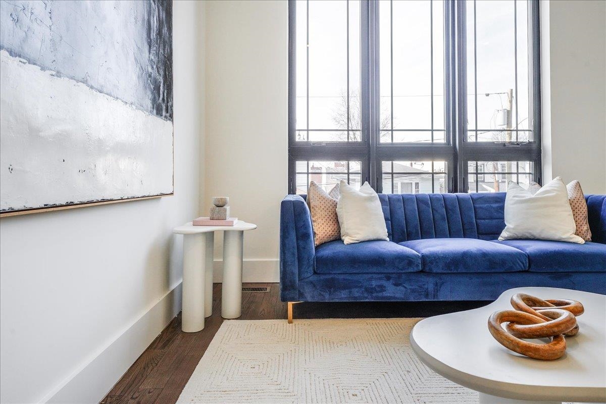 226 NUNDA AVE Unit: 1