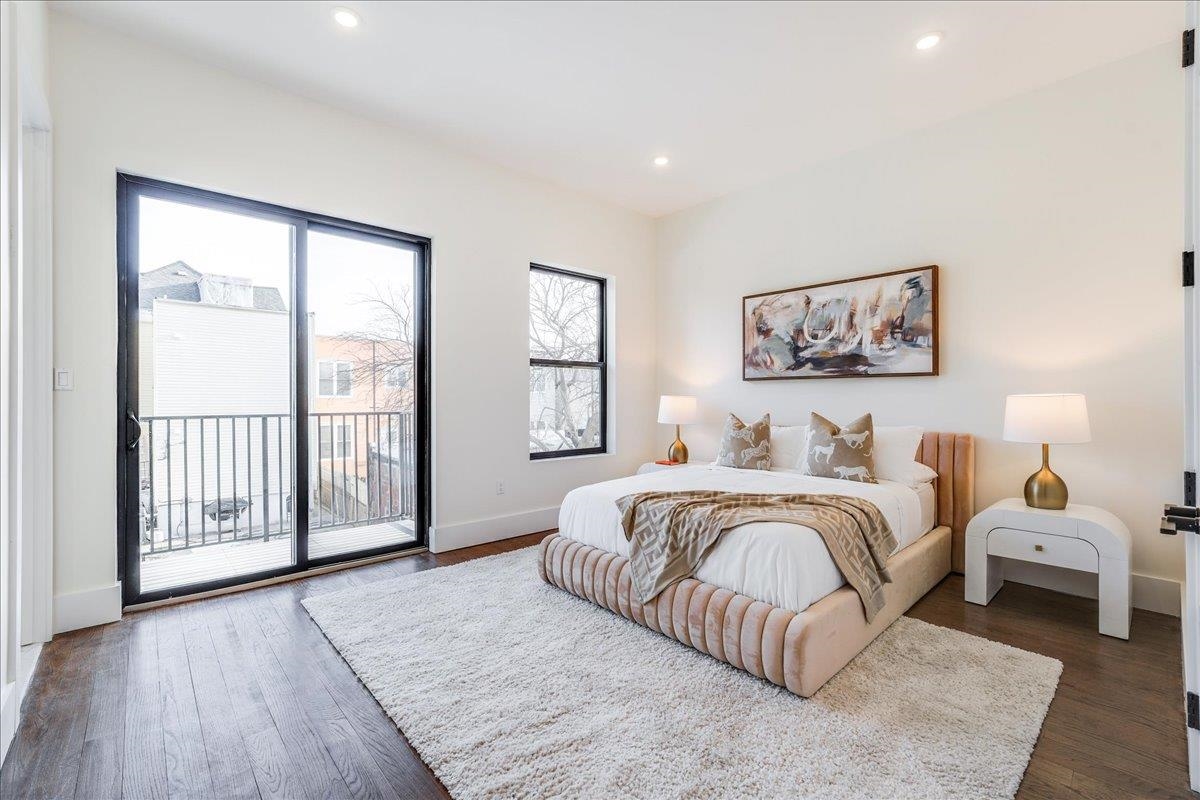 226 NUNDA AVE Unit: 1