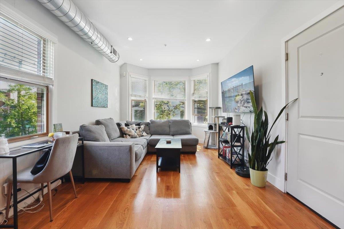 390 1ST ST Unit: 2