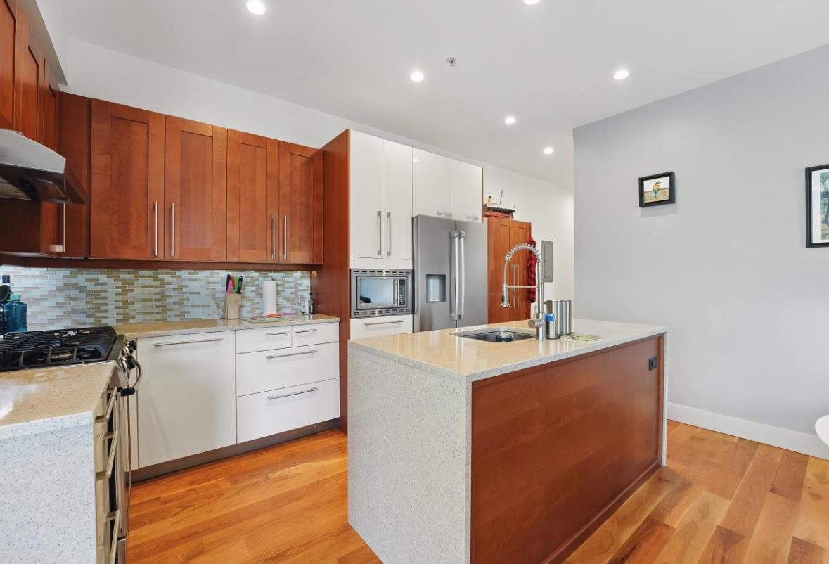 390 1ST ST Unit: 2