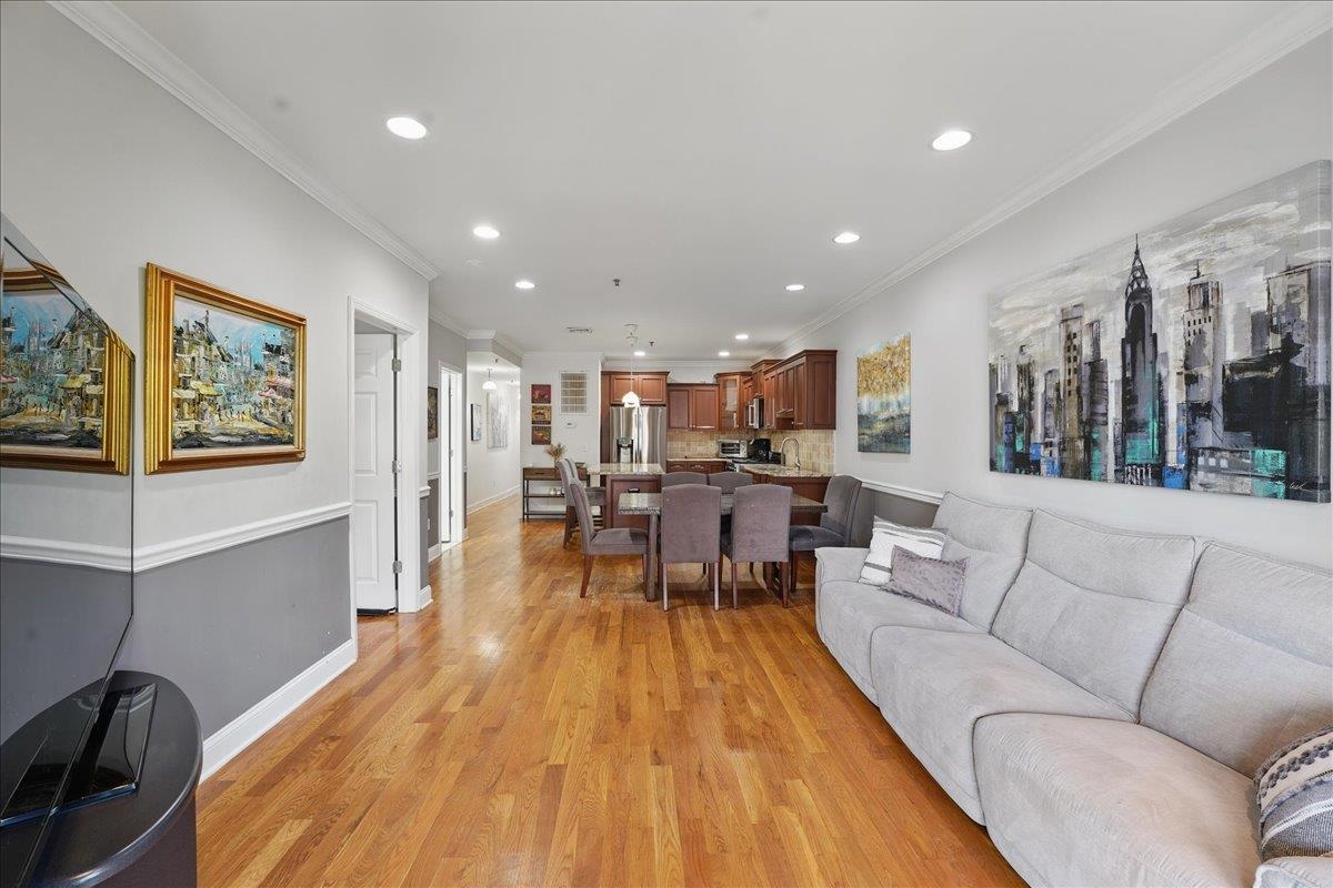 211 MADISON ST Unit: 3