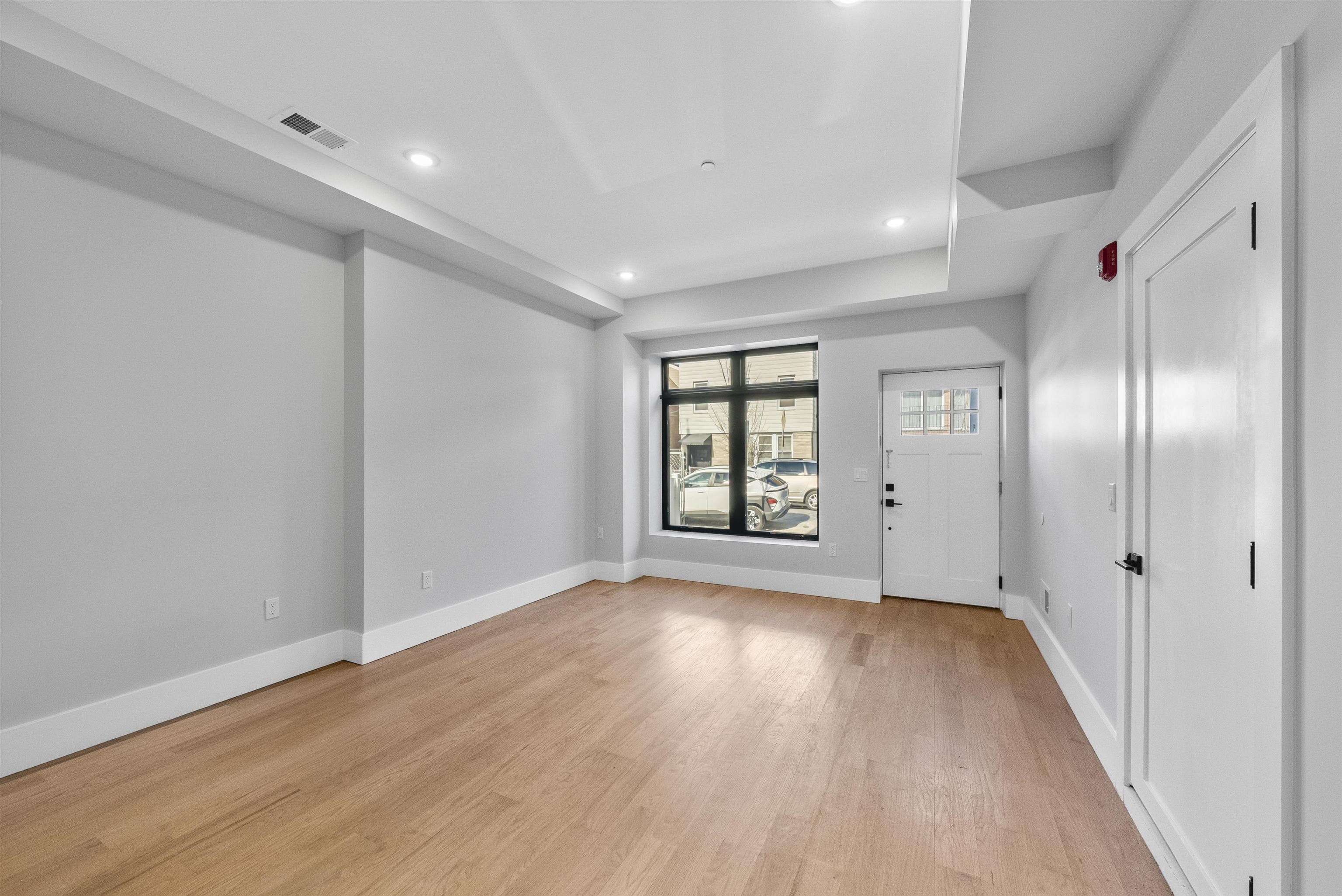 13 MANHATTAN AVE Unit: 1