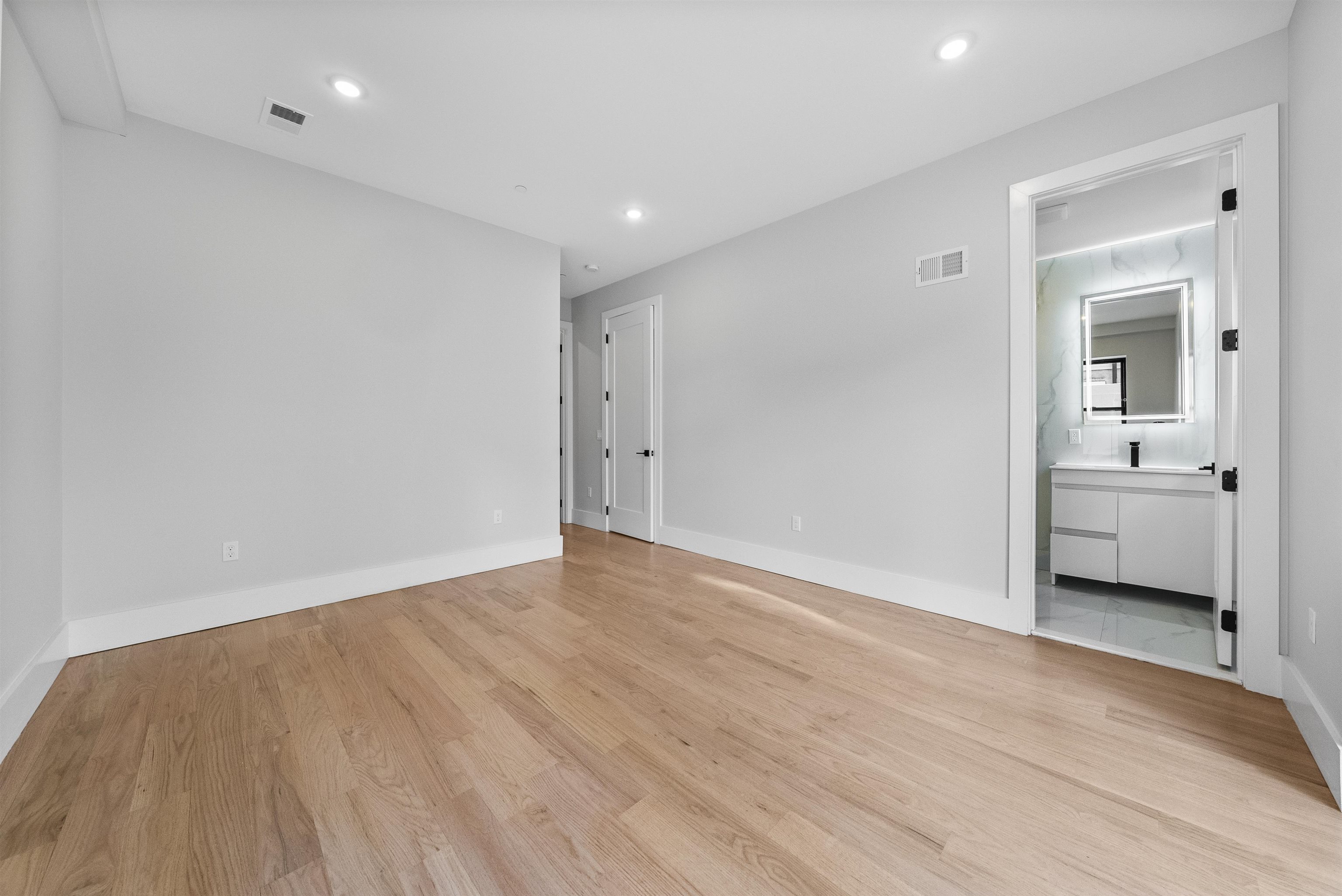 13 MANHATTAN AVE Unit: 1
