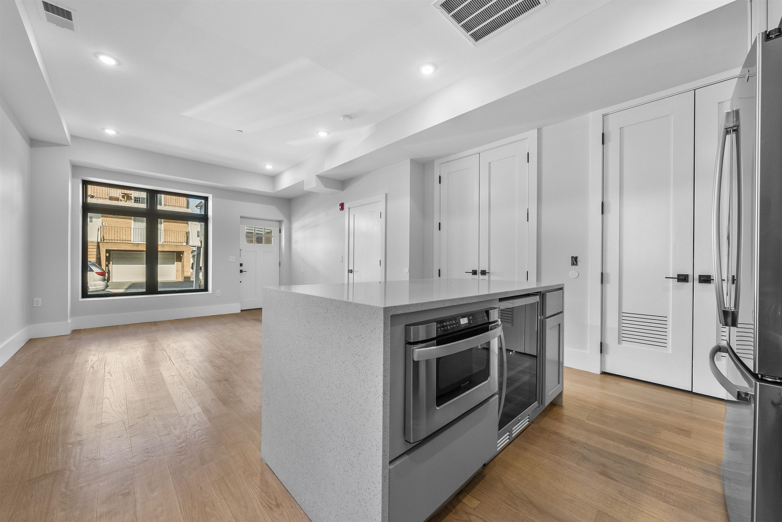 13 MANHATTAN AVE Unit: 1
