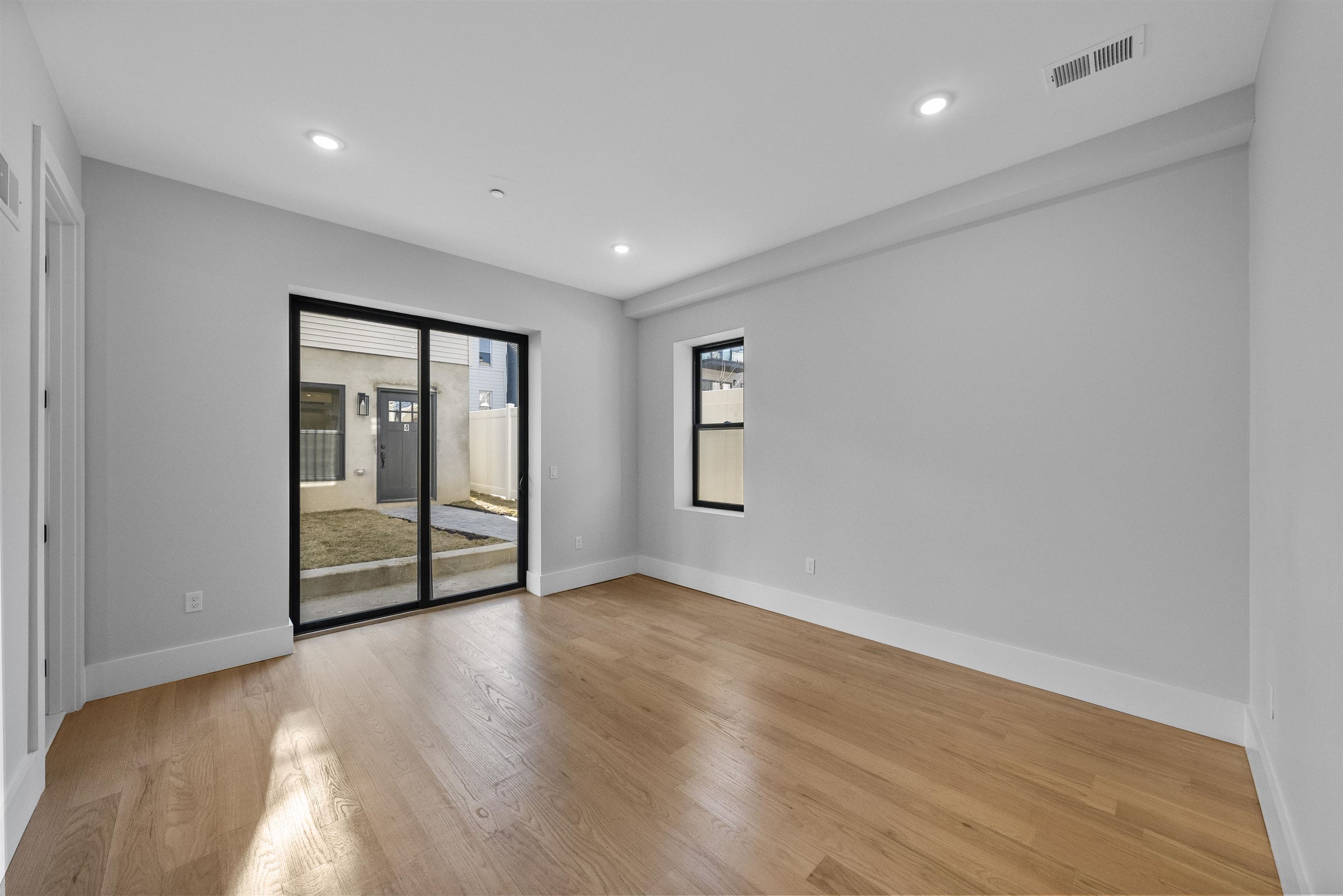 13 MANHATTAN AVE Unit: 1