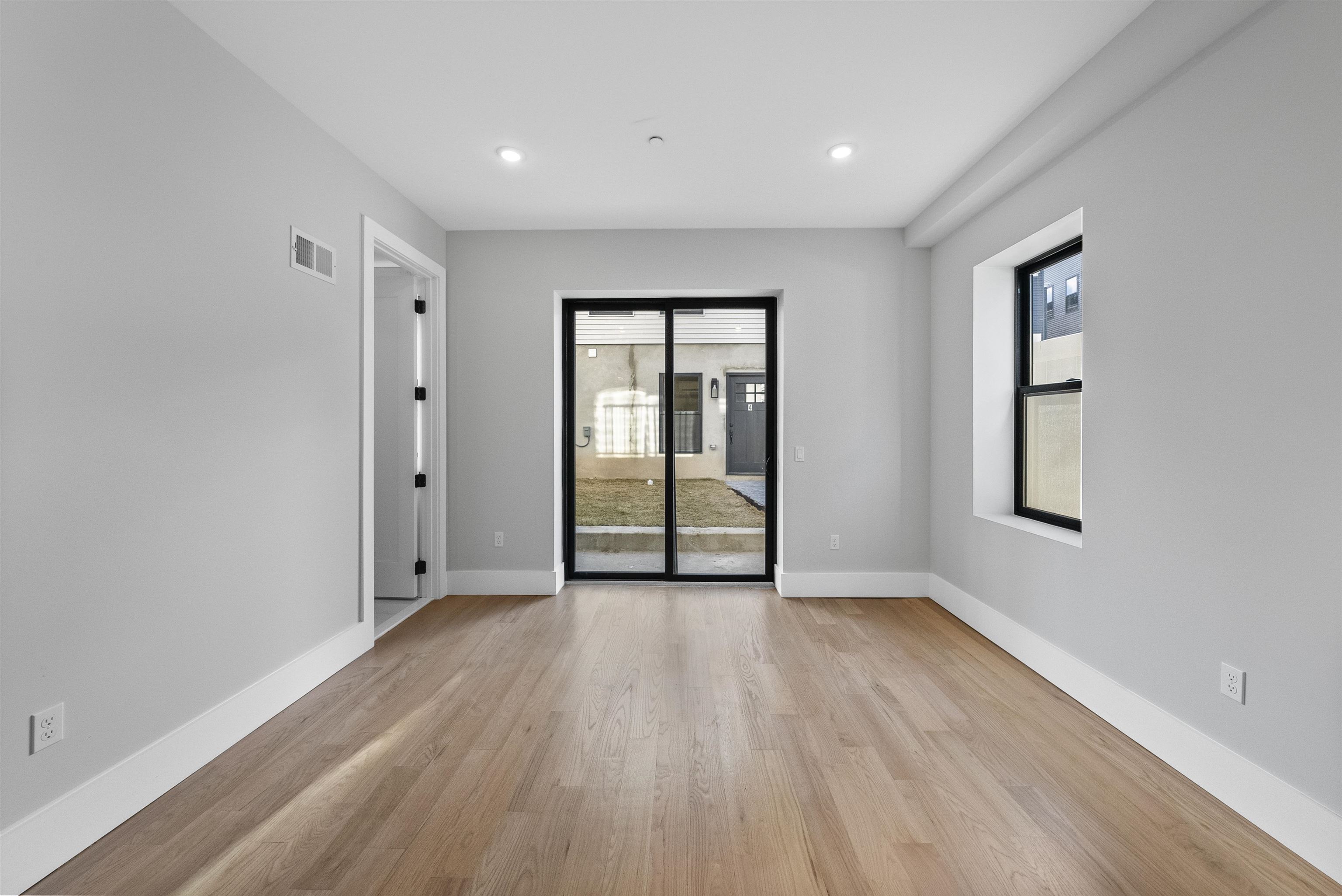 13 MANHATTAN AVE Unit: 1