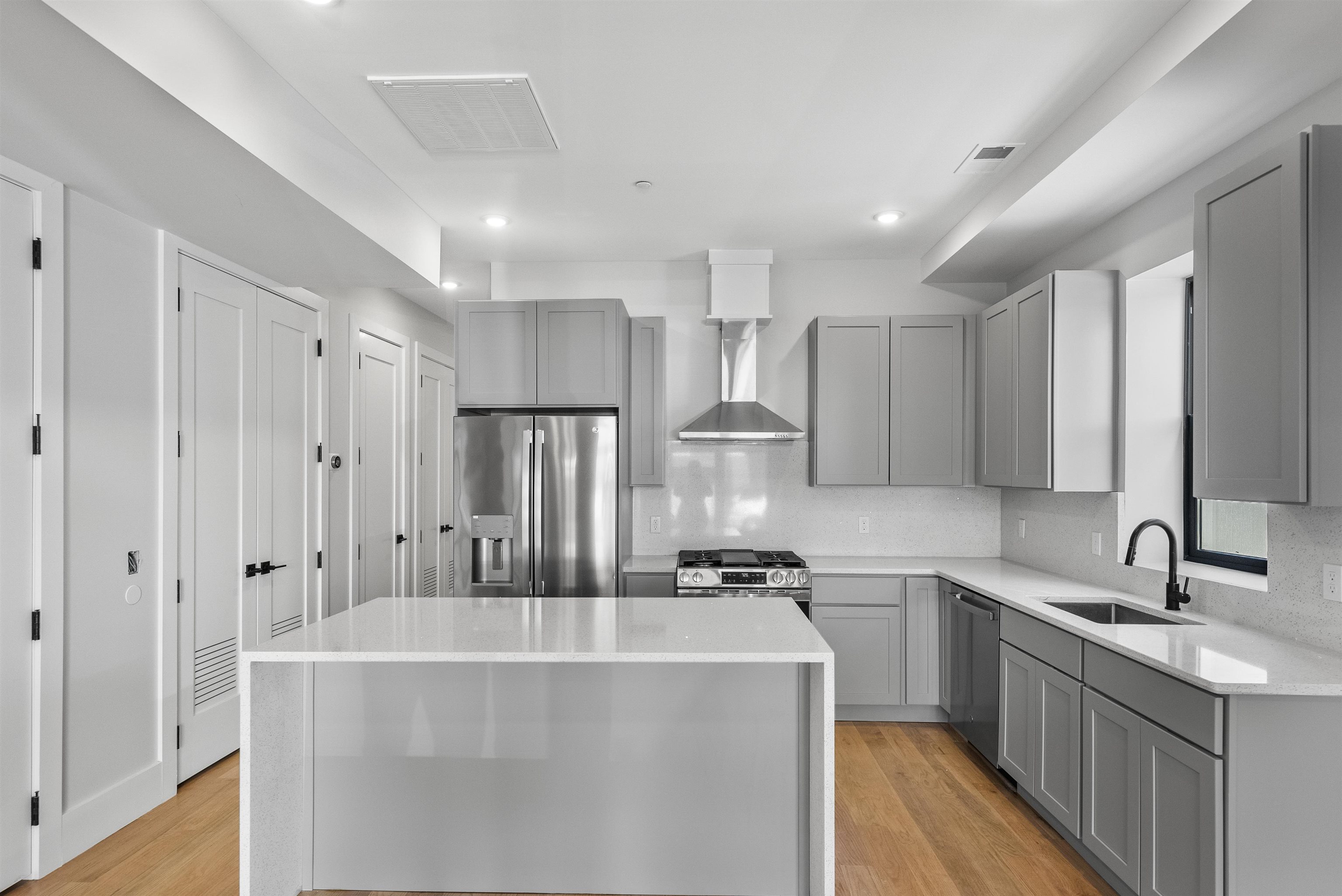 13 MANHATTAN AVE Unit: 1
