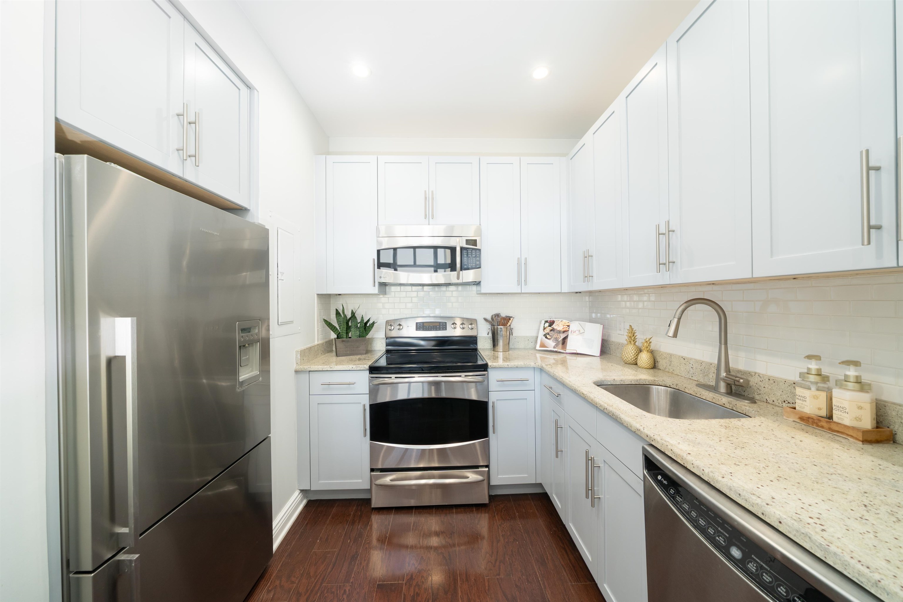 1500 HUDSON ST Unit: 7U