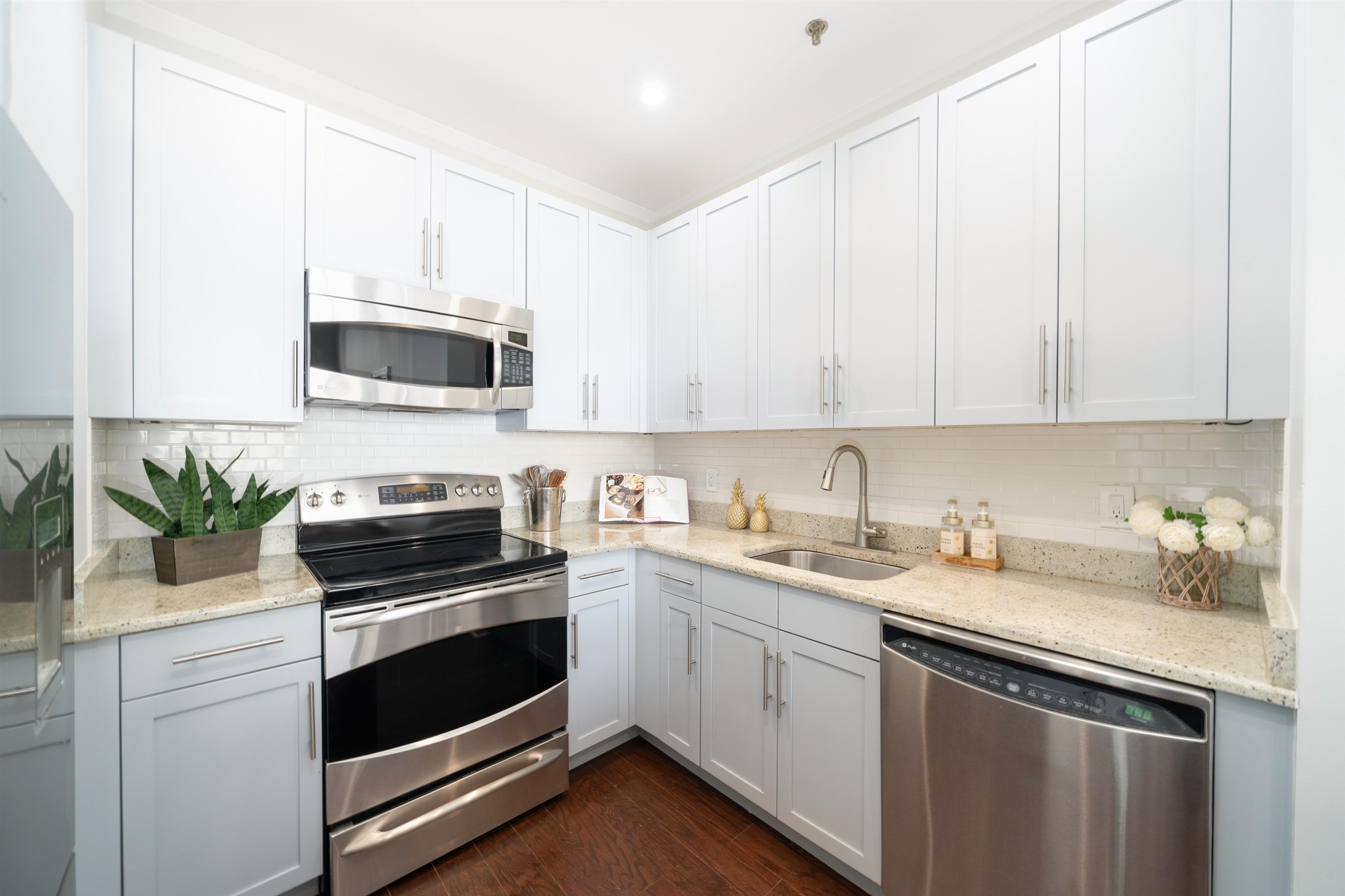 1500 HUDSON ST Unit: 7U