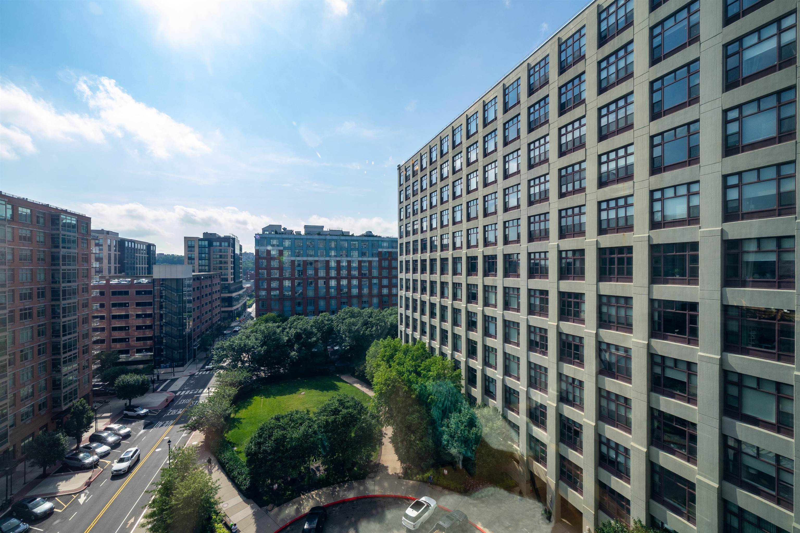 1500 HUDSON ST Unit: 7R