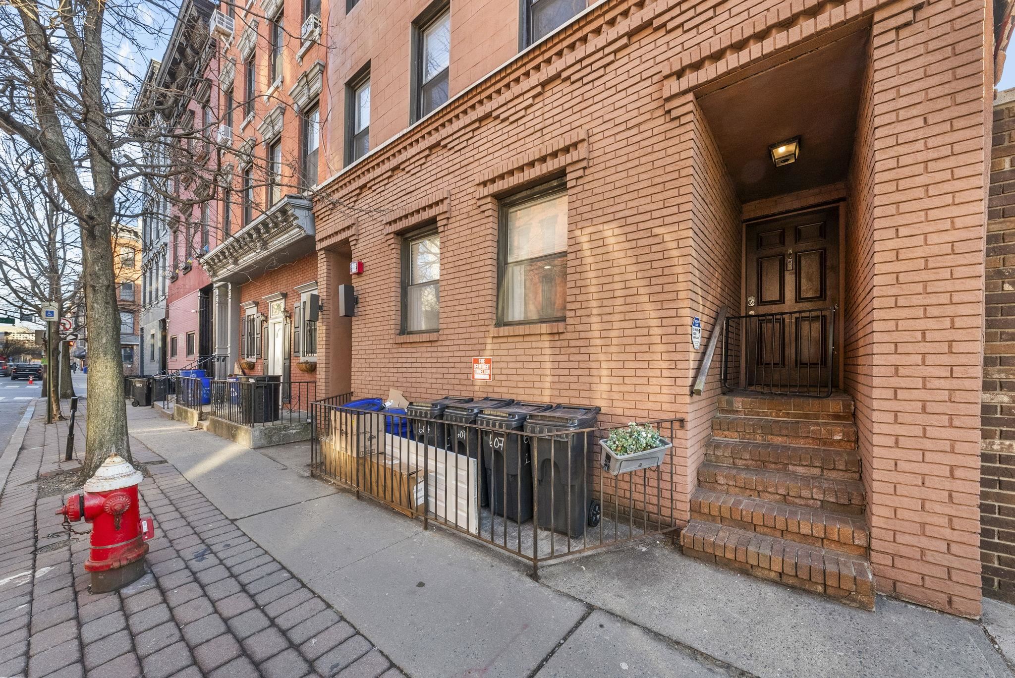 607 1ST ST Unit: 1