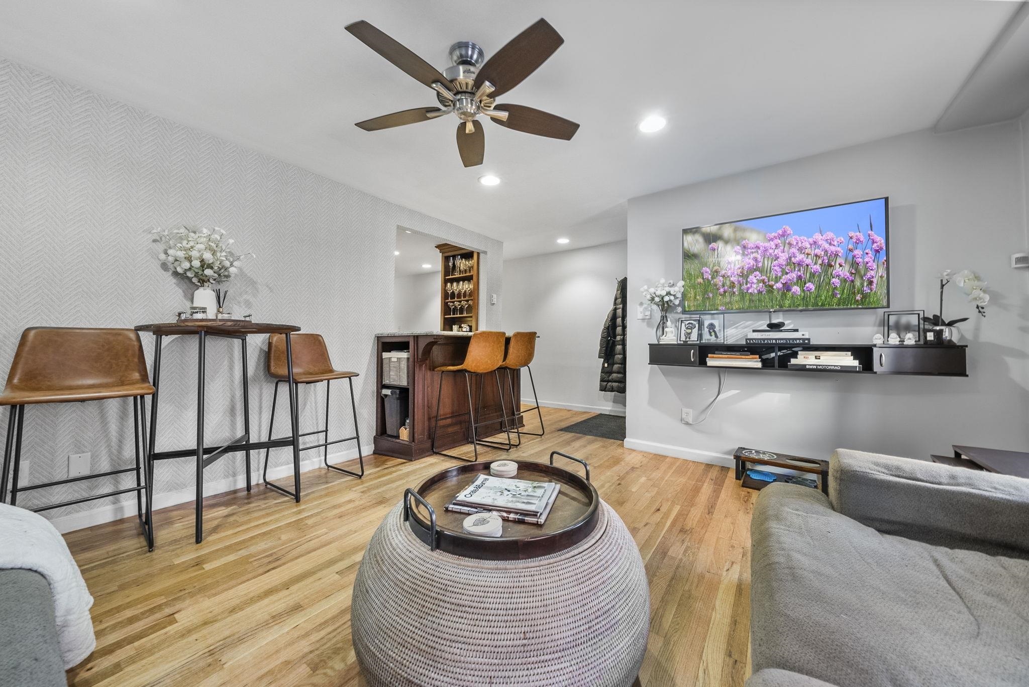 607 1ST ST Unit: 1