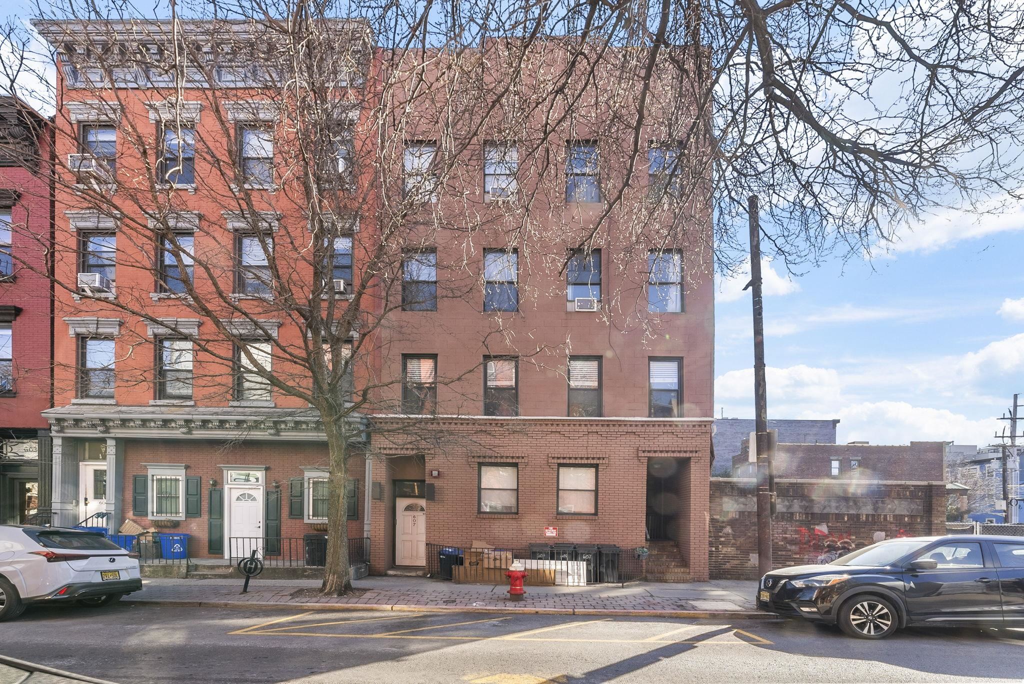 607 1ST ST Unit: 1