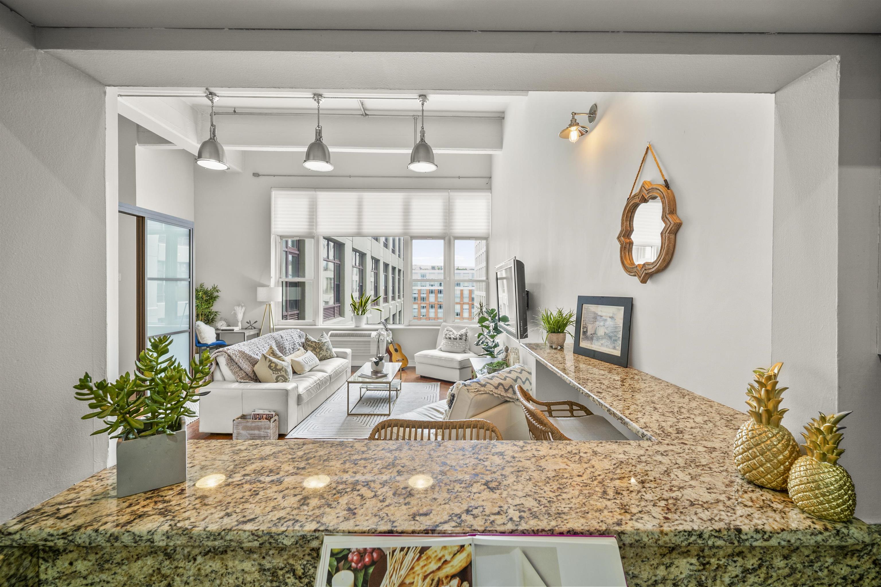 1500 HUDSON ST Unit: 8A