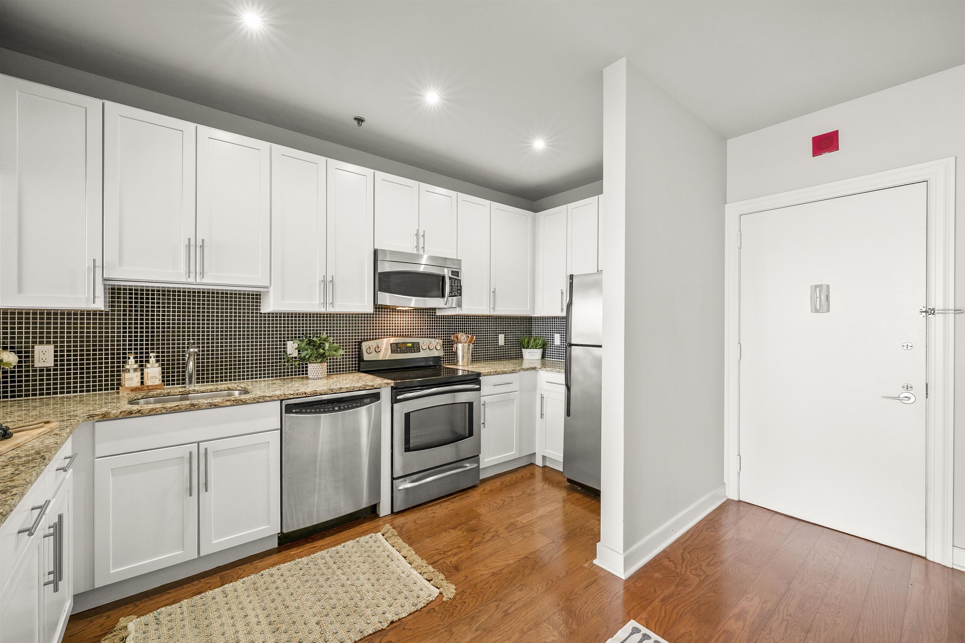 1500 HUDSON ST Unit: 8A