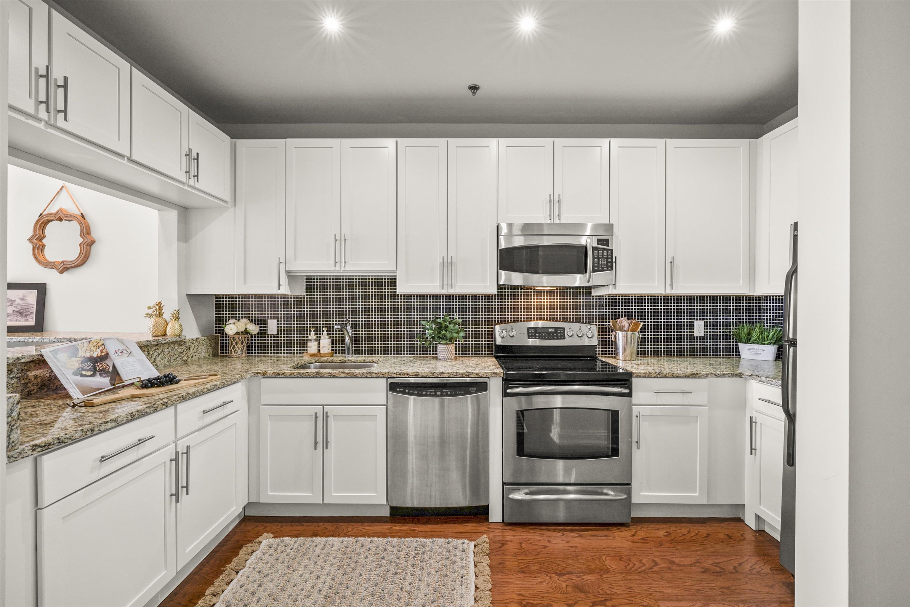 1500 HUDSON ST Unit: 8A