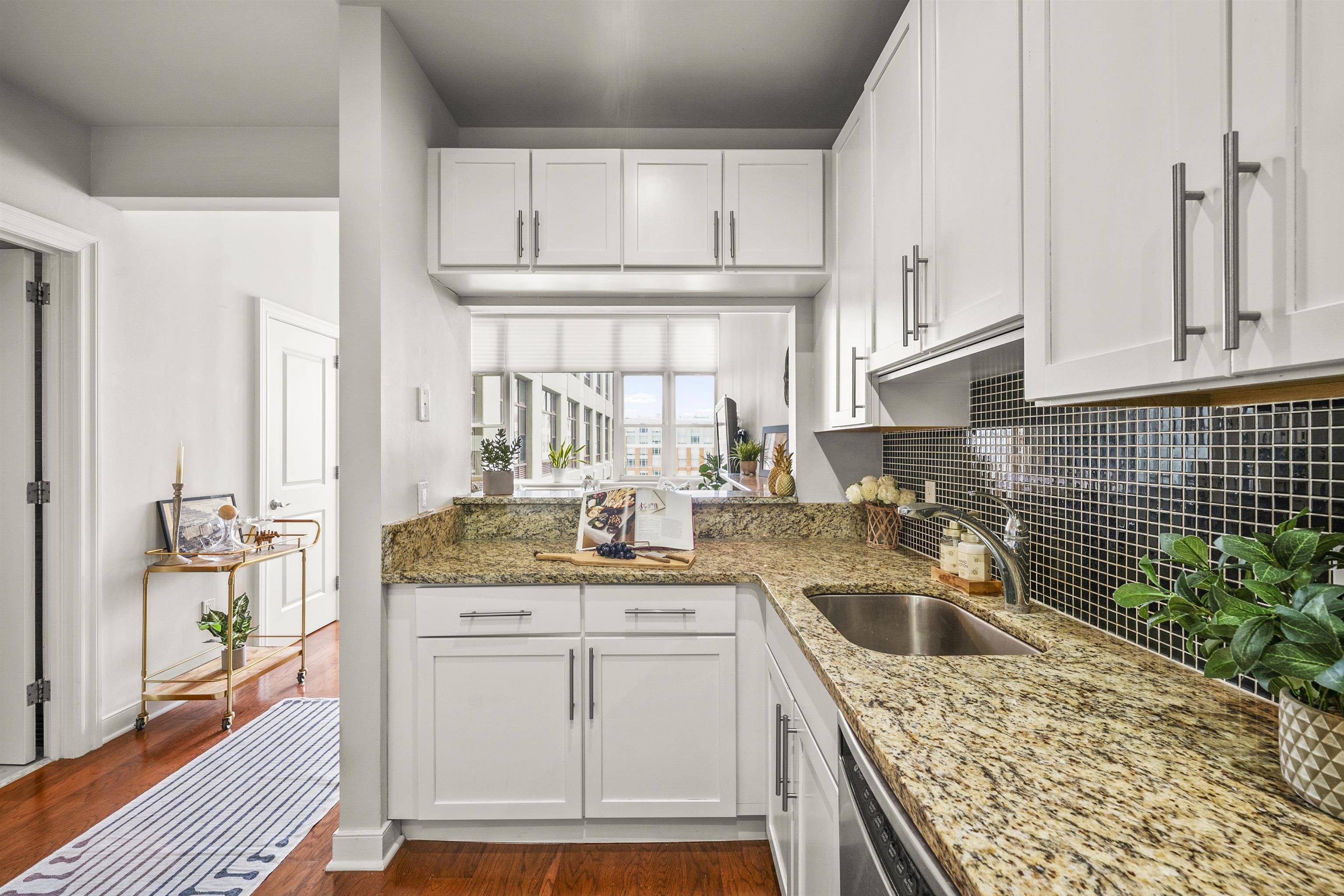 1500 HUDSON ST Unit: 8A