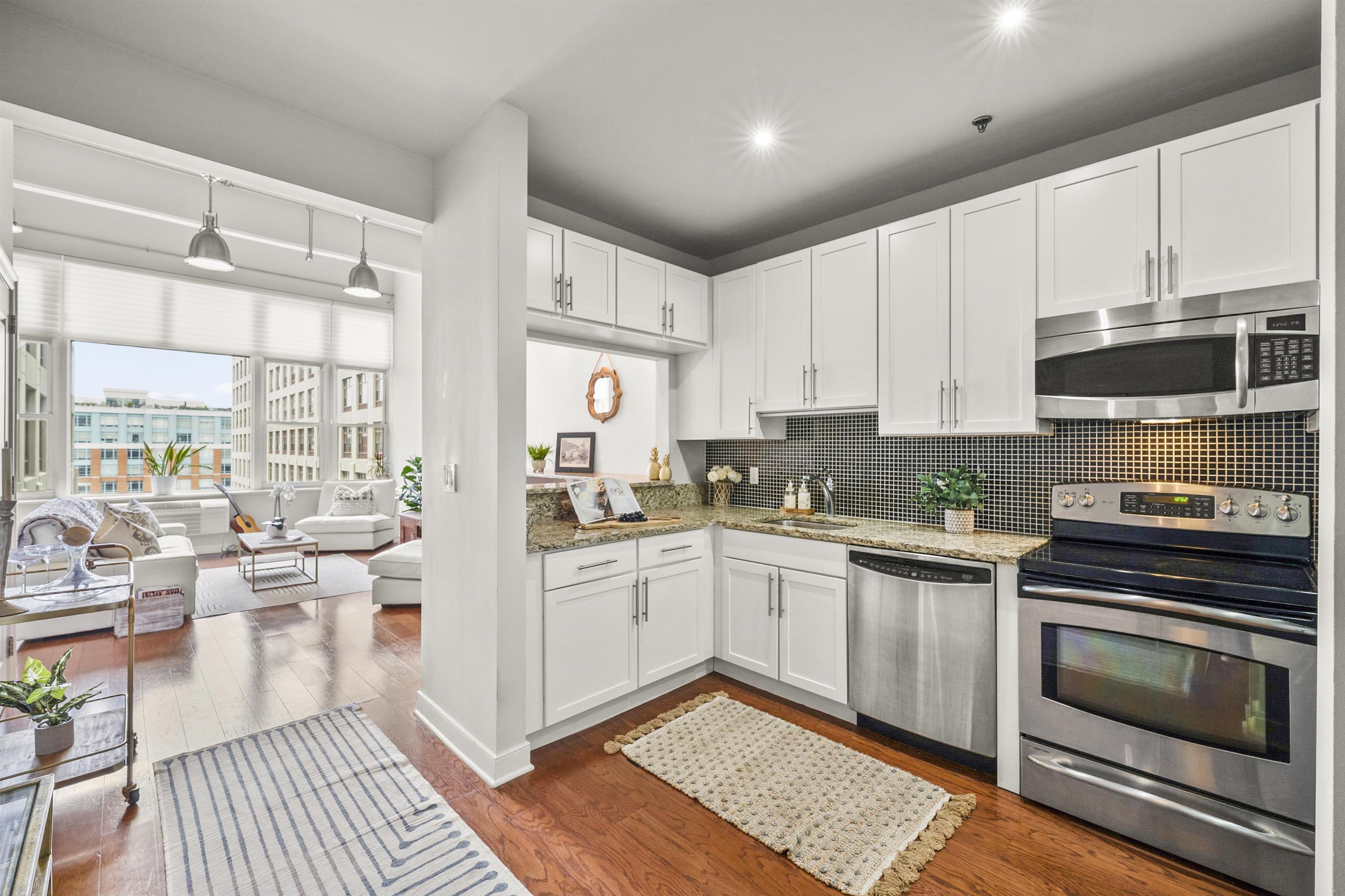 1500 HUDSON ST Unit: 8A