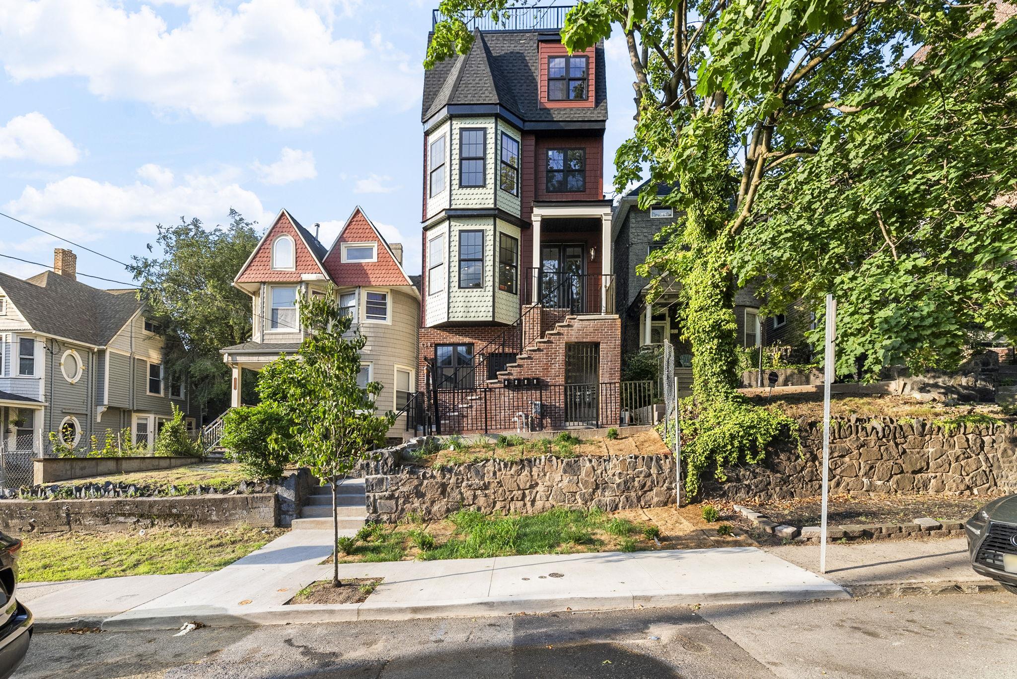 124 GLENWOOD AVE Unit: 2