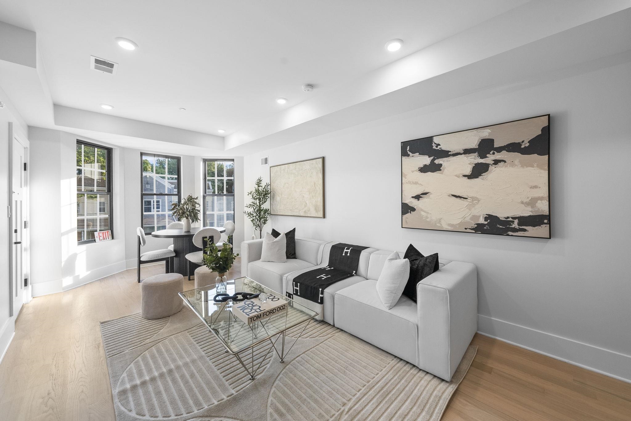 124 GLENWOOD AVE Unit: 3