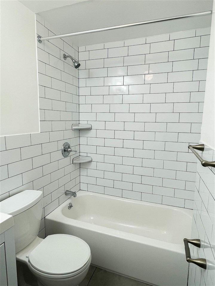 426 13TH ST Unit: 2