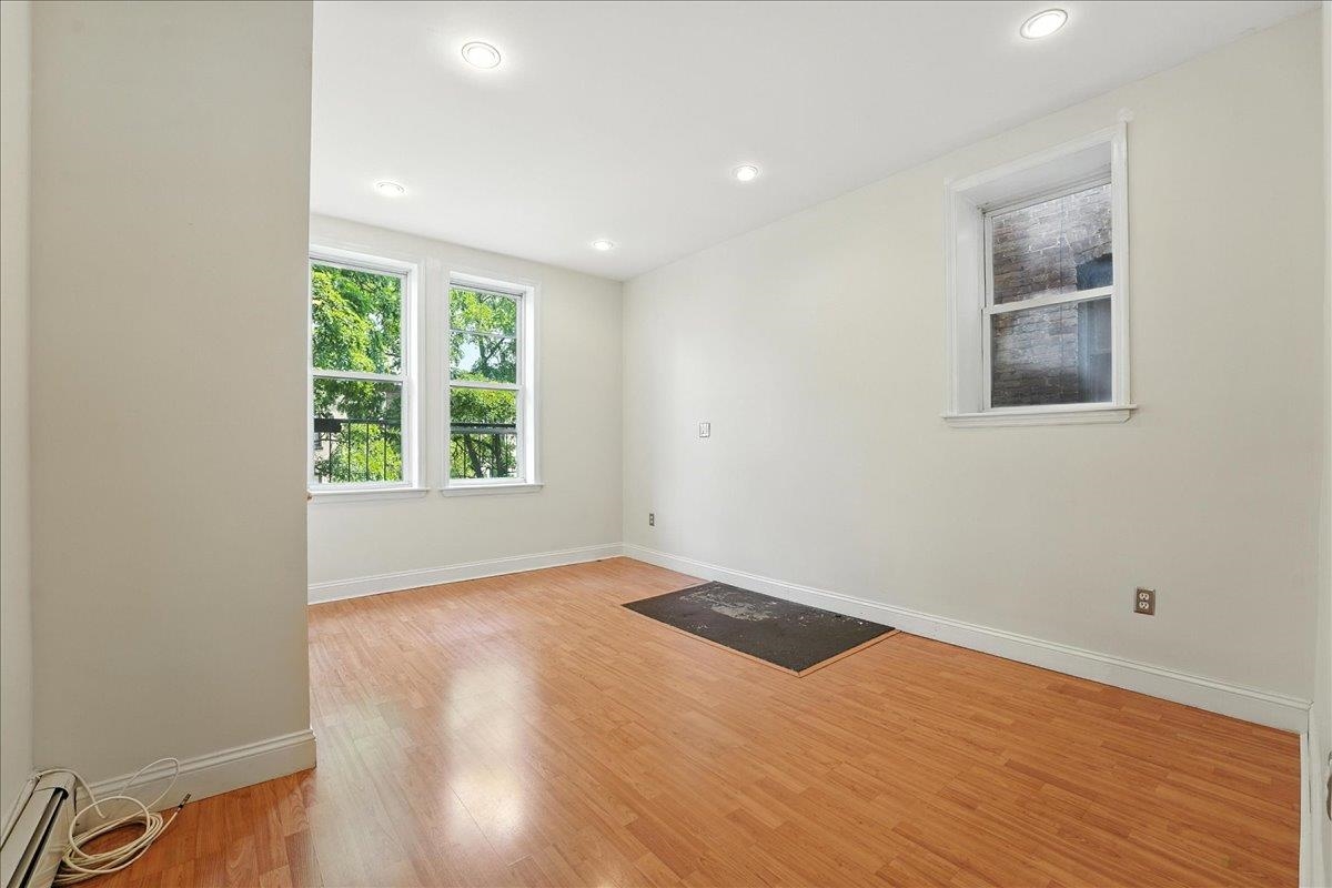 723 WILLOW AVE Unit: 3R