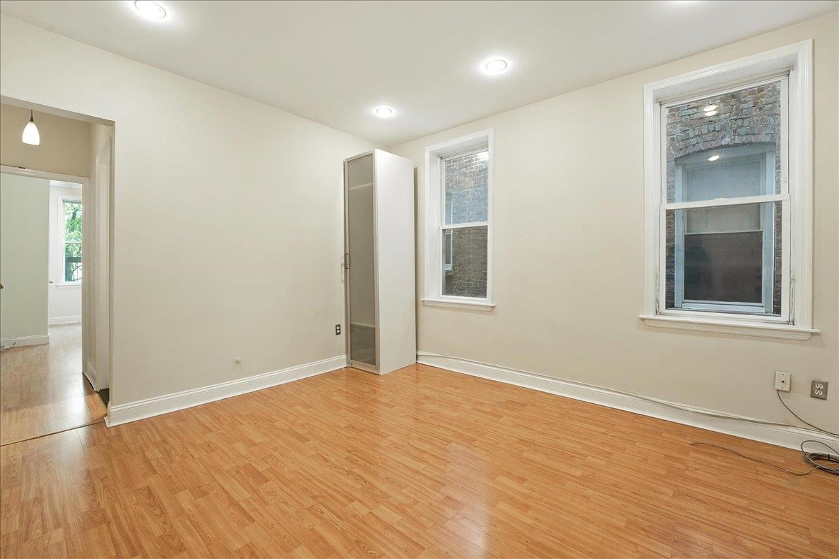 723 WILLOW AVE Unit: 3R