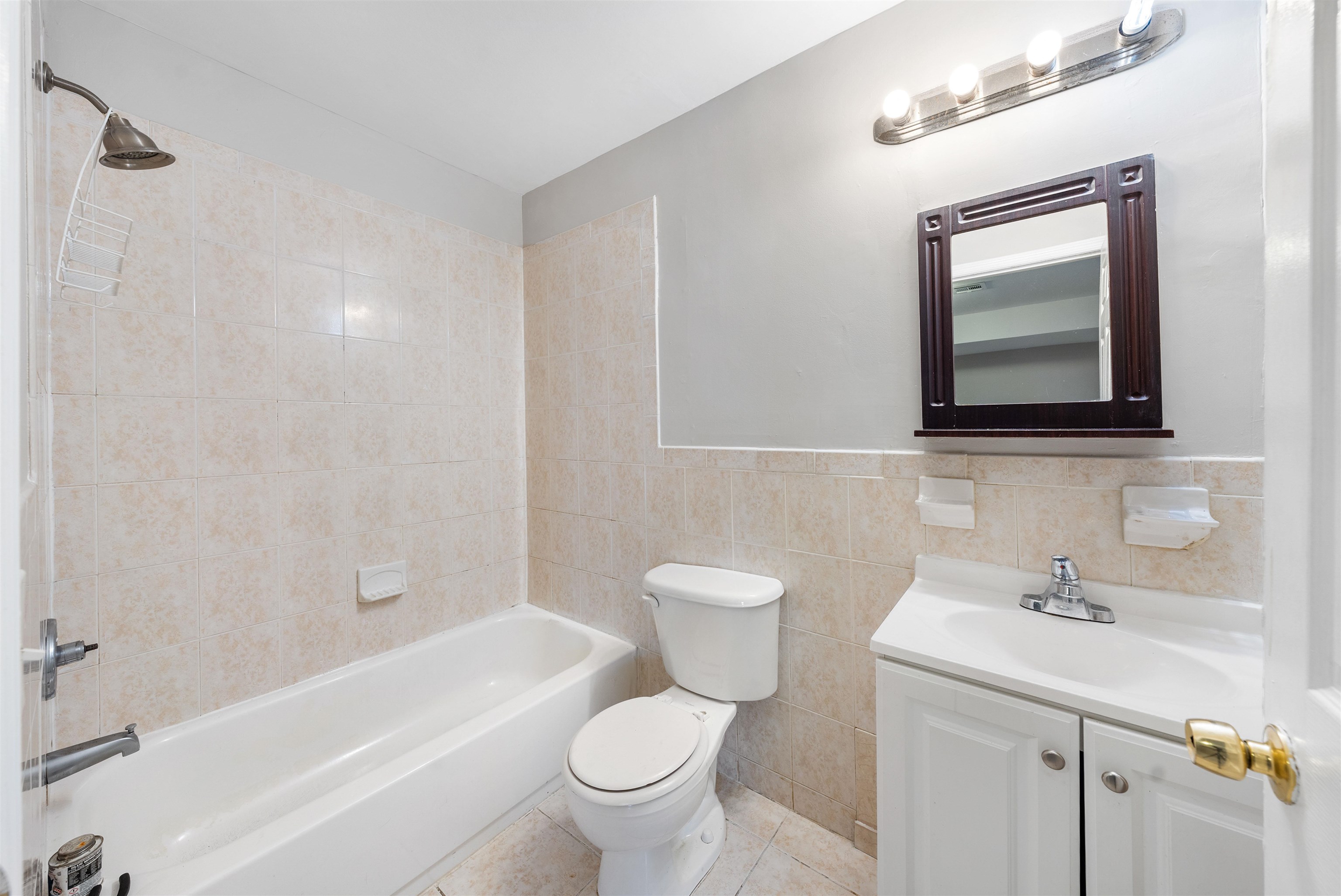 94 WINFIELD AVE Unit: G