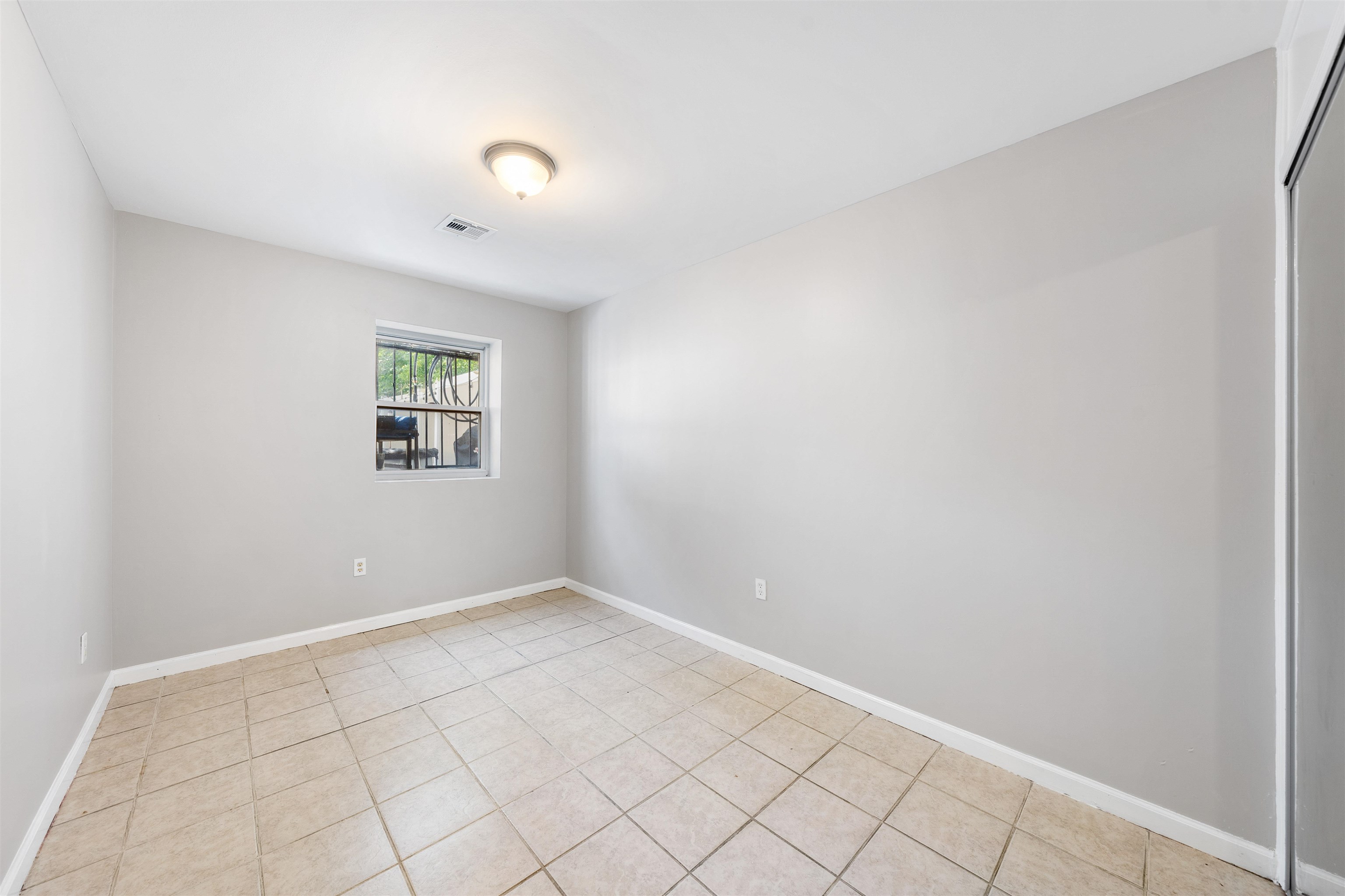94 WINFIELD AVE Unit: G